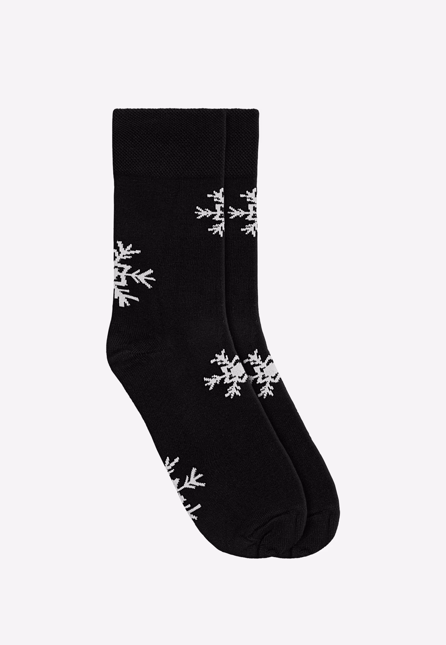 Czarne skarpety z białymi śnieżynkami