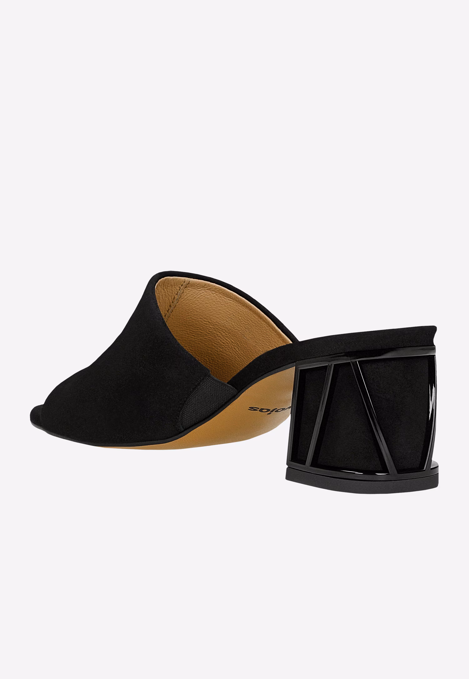 Czarne klapki ze skóry welurowej na szerokim lakierowanym słupku