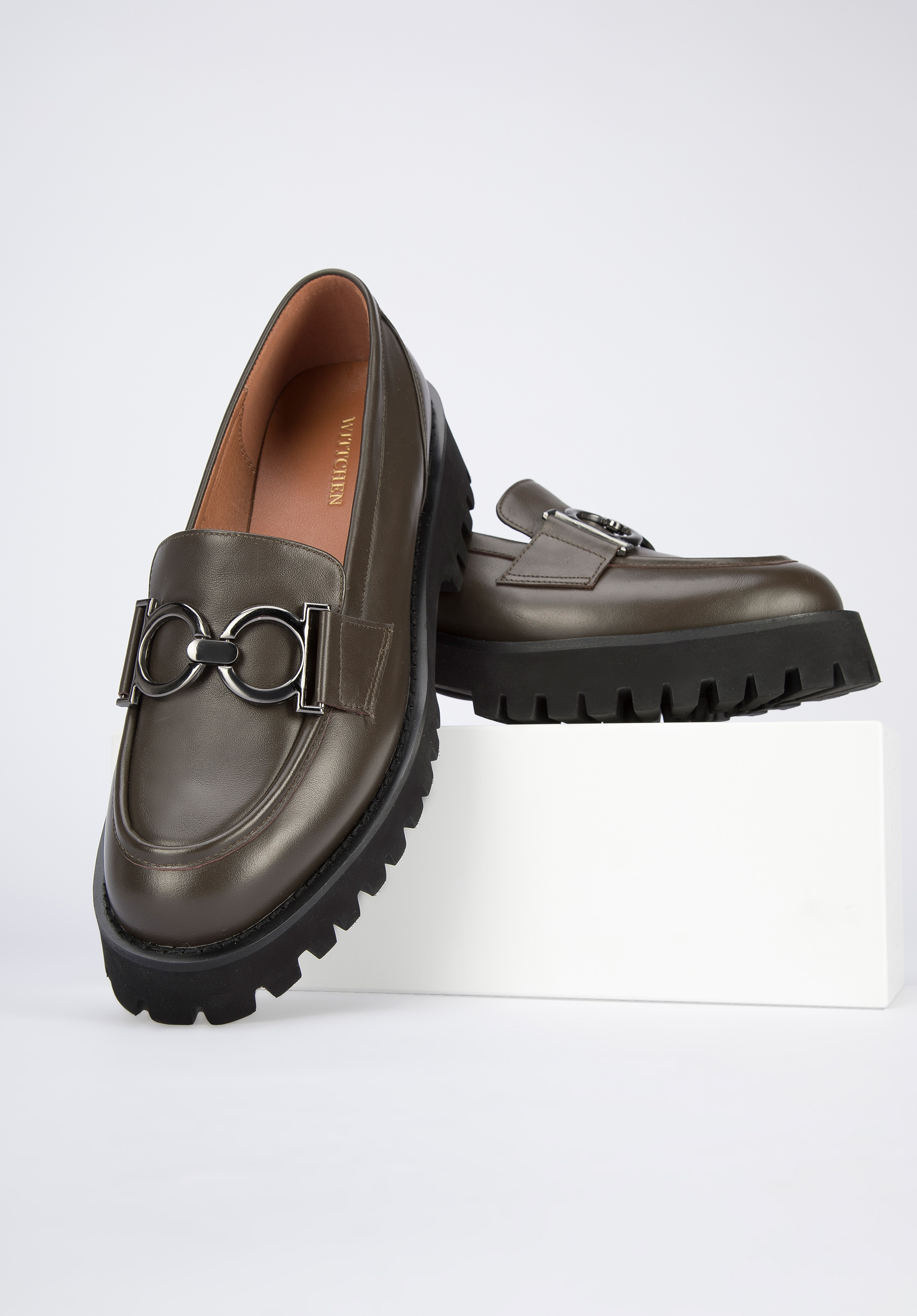 Damskie mokasyny ze skóry z klamrą na grubej podeszwie