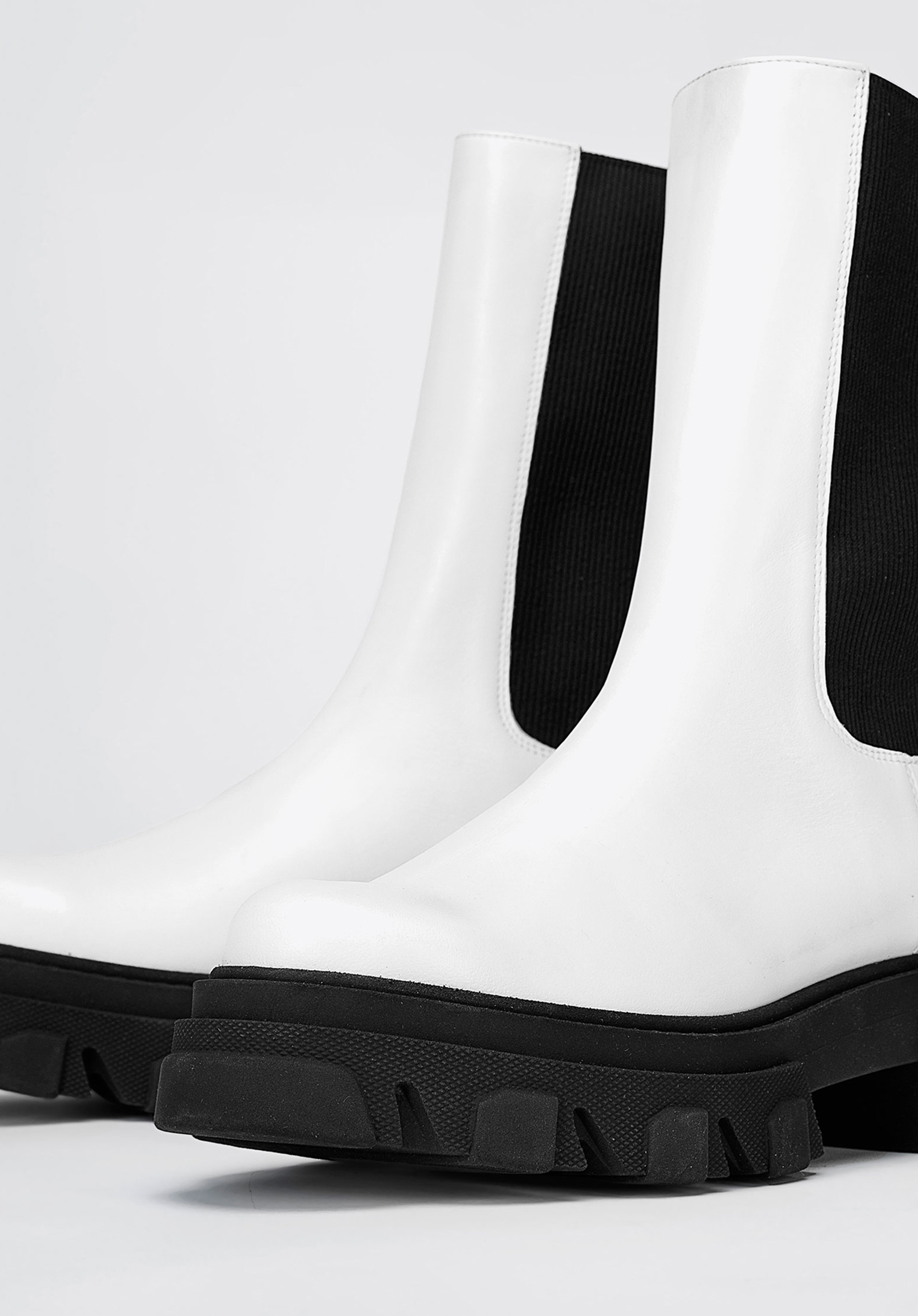 Damskie trapery skórzane wysokie na grubej podeszwie