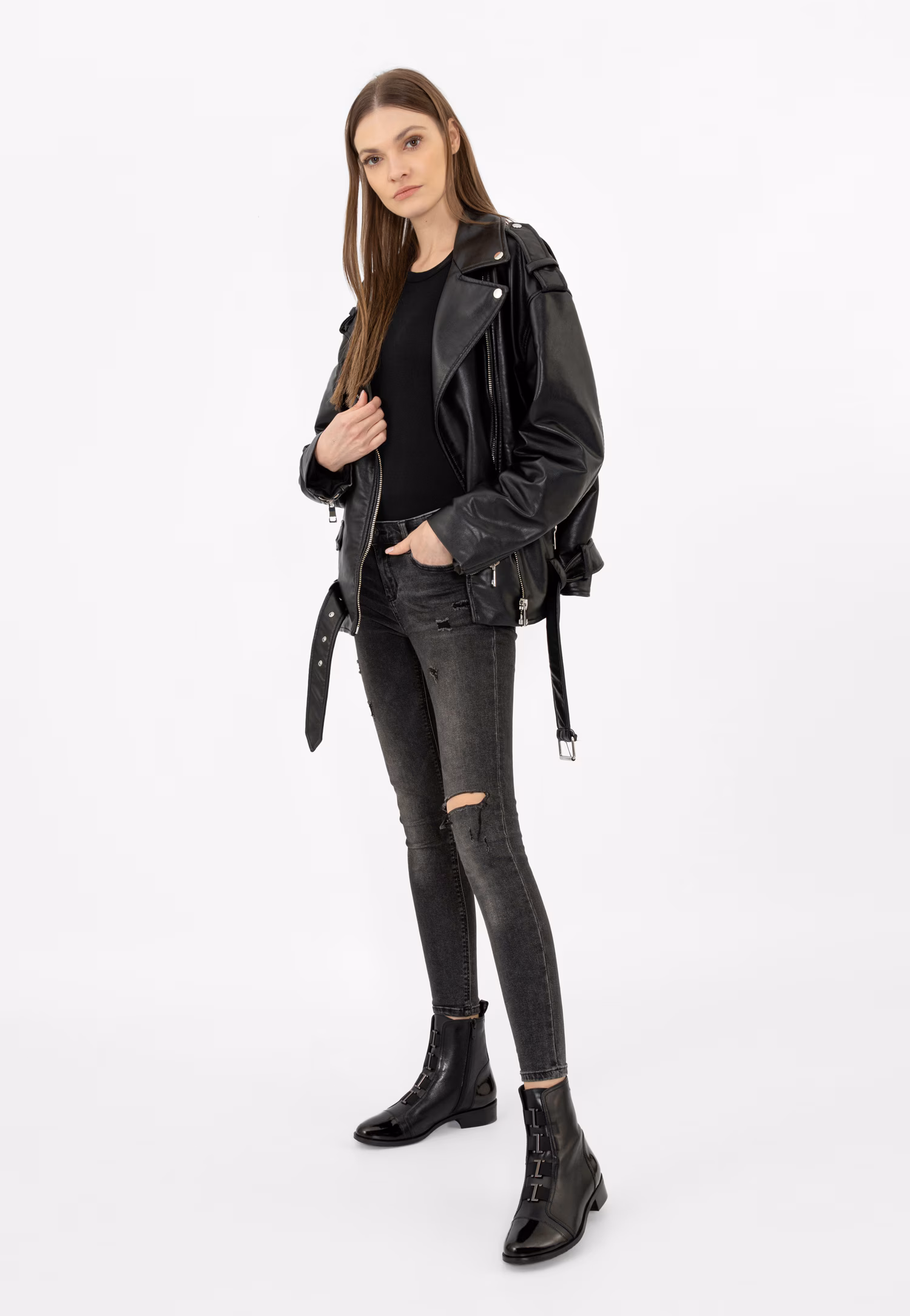 Czarne zimowe botki damskie ze skóry licowej oraz lakierowanej