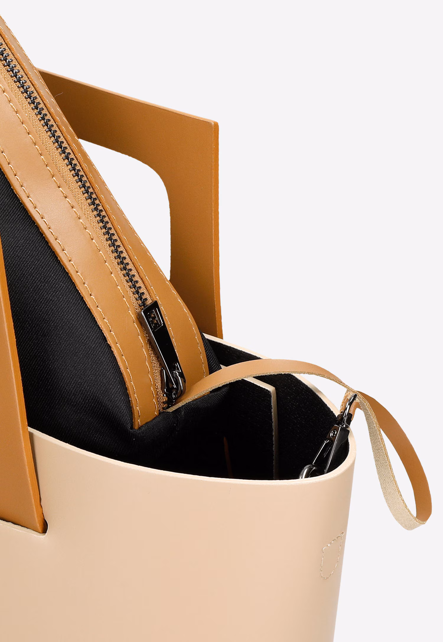 Czarno-beżowa torebka damska typu kuferek