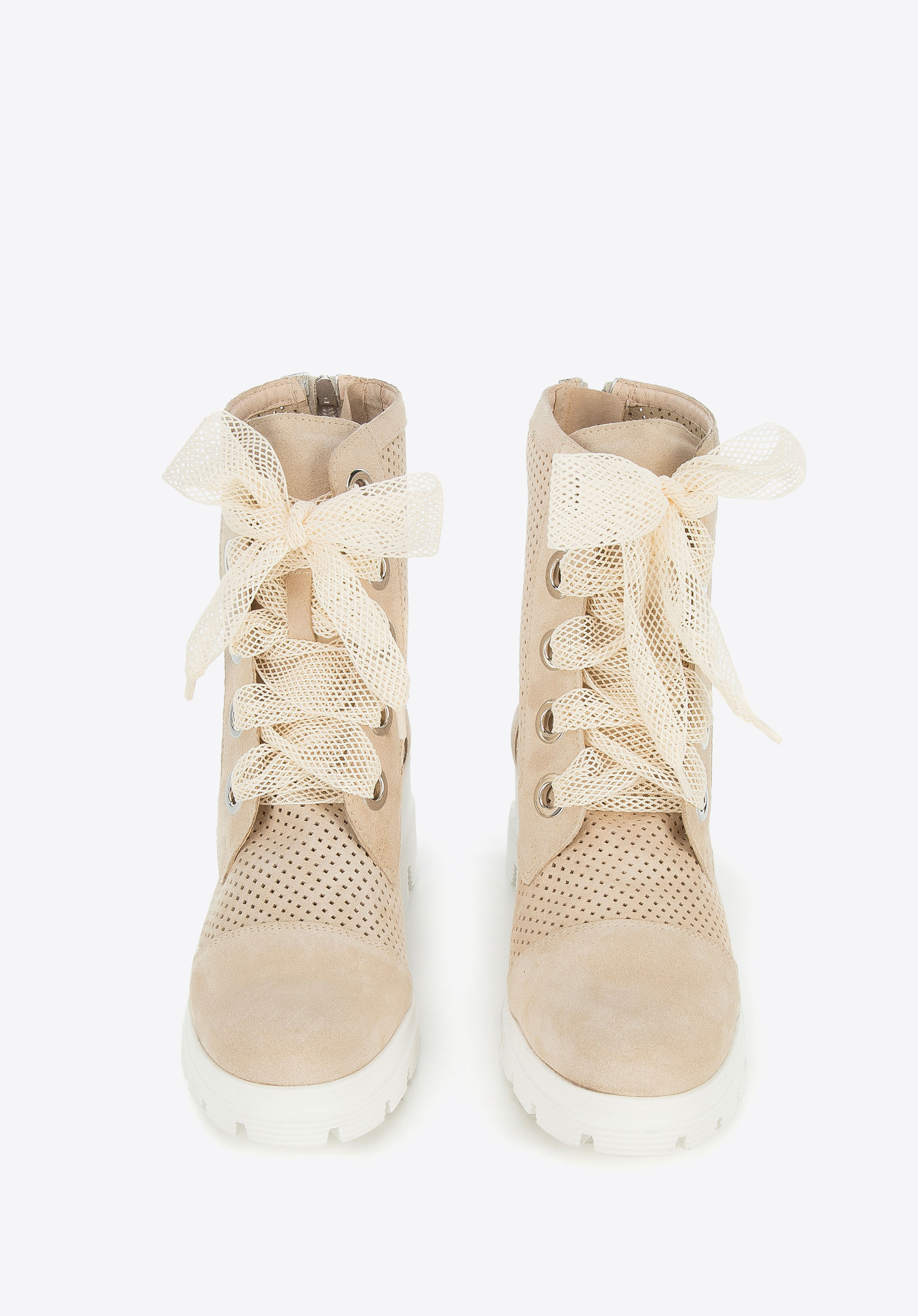 Damskie trapery z ażurowego zamszu