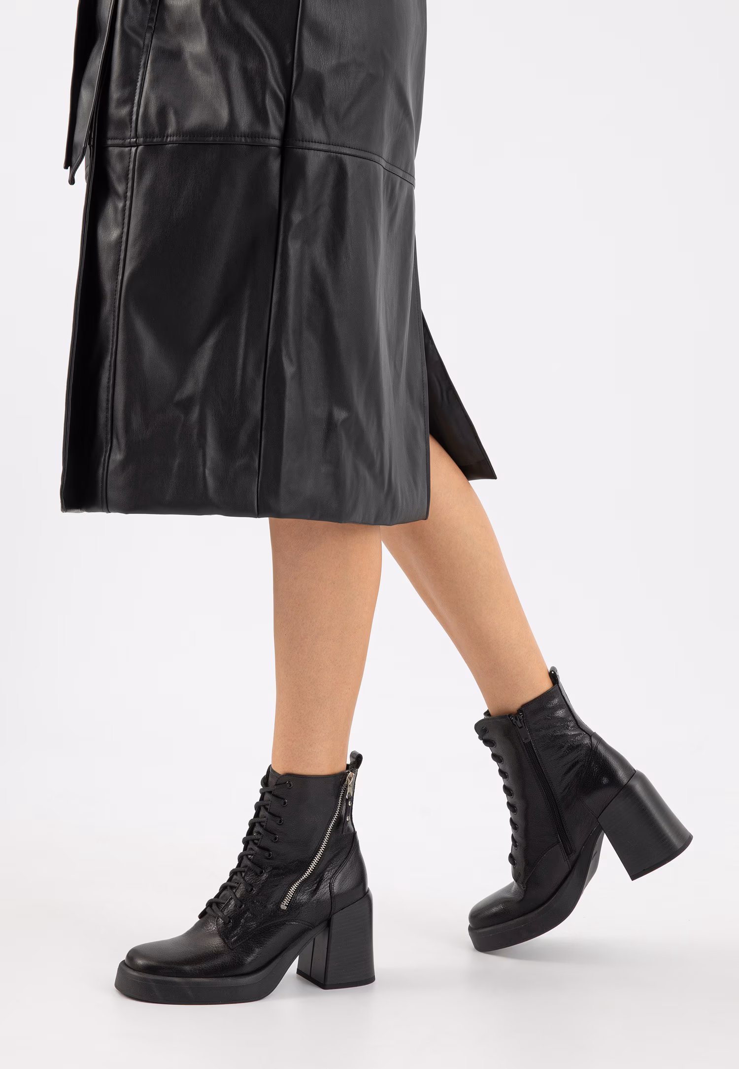 Czarne skórzane trzewiki na obcasie