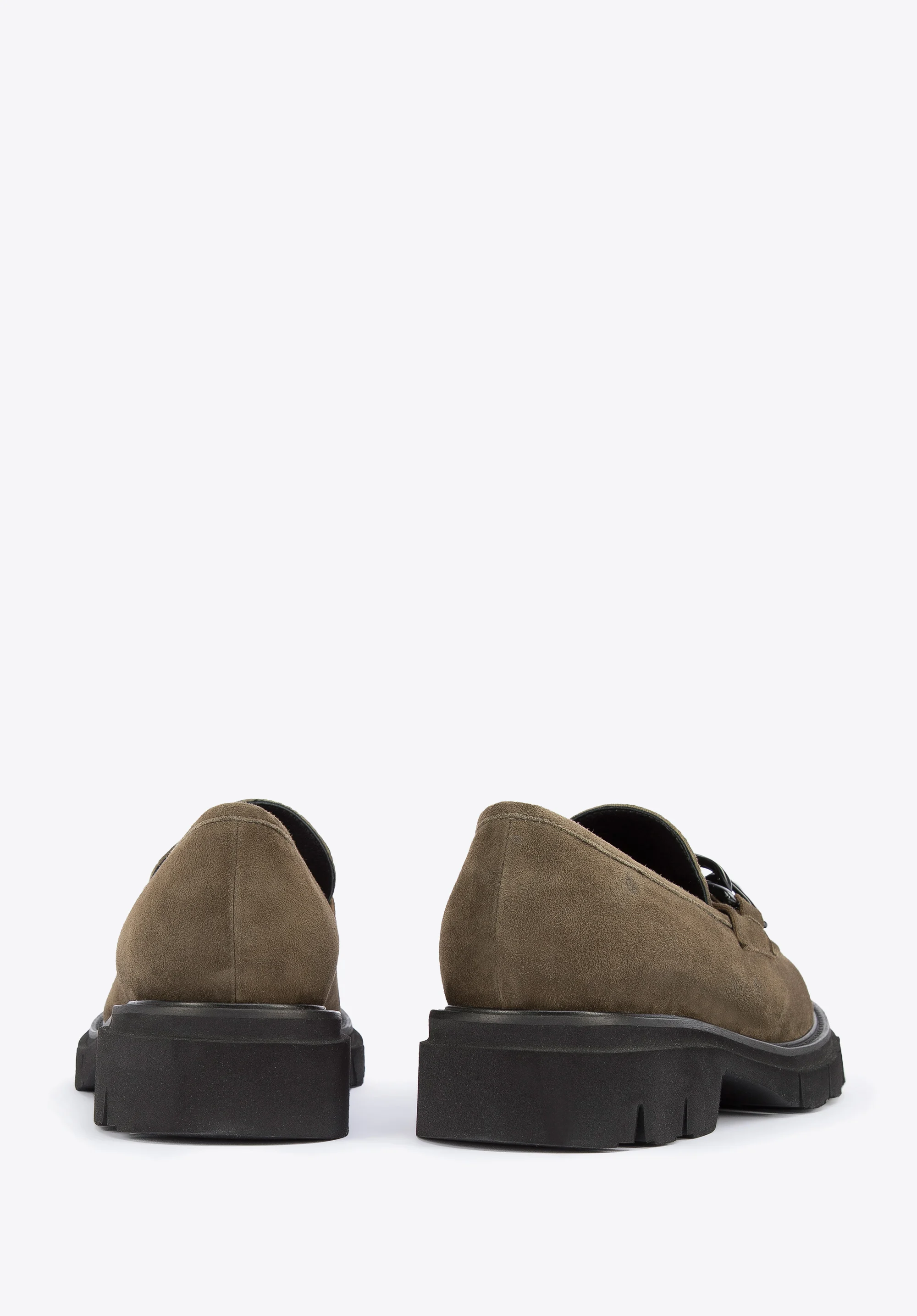 Damskie mokasyny zamszowe z łańcuchem