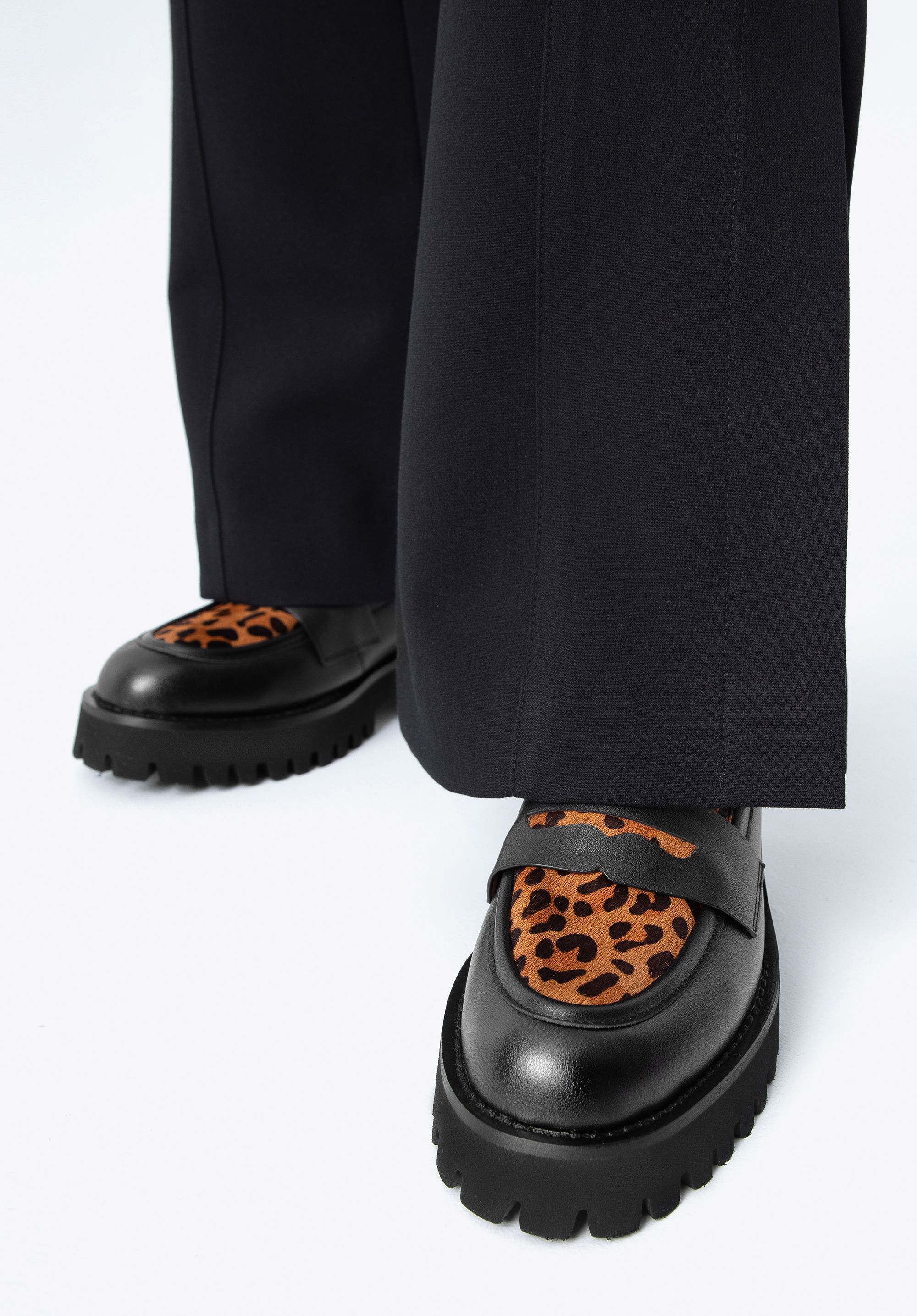 Damskie mokasyny skórzane w zwierzęcy wzór