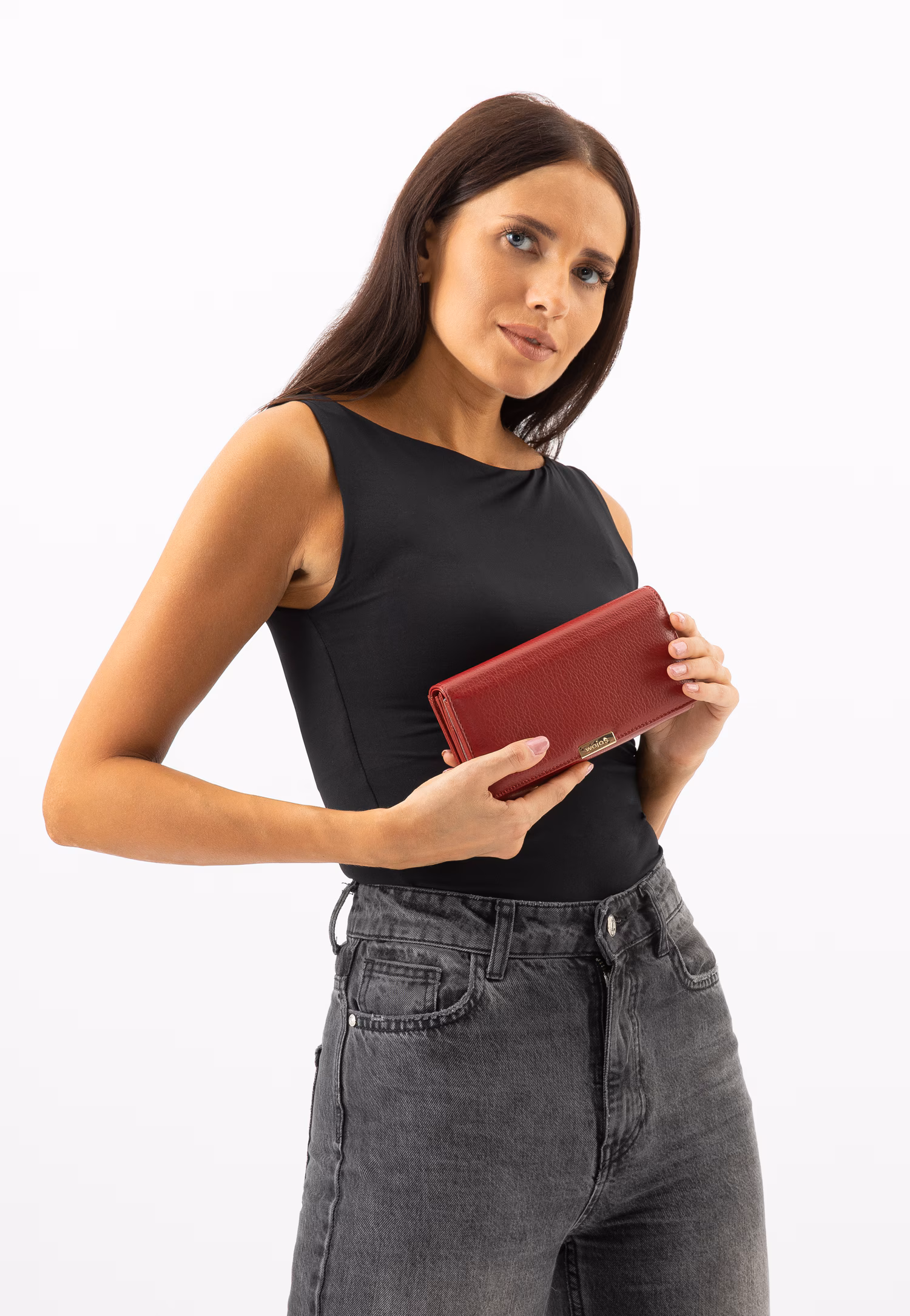 Duży beżowy portfel damski z lakierowanej skóry