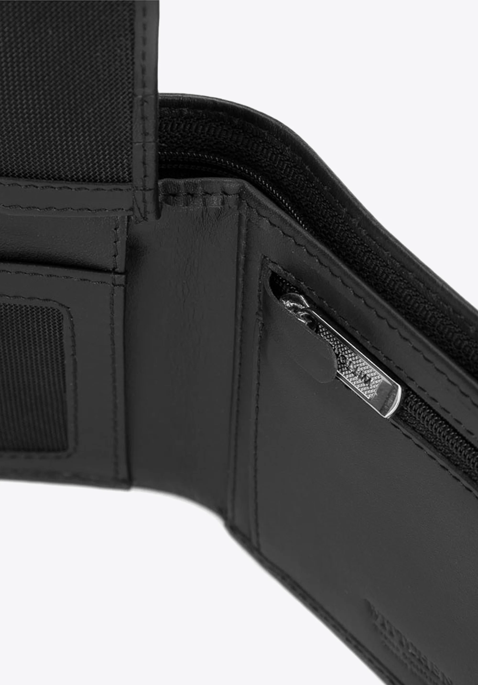 Portfel skórzany z naszywką z logo średni