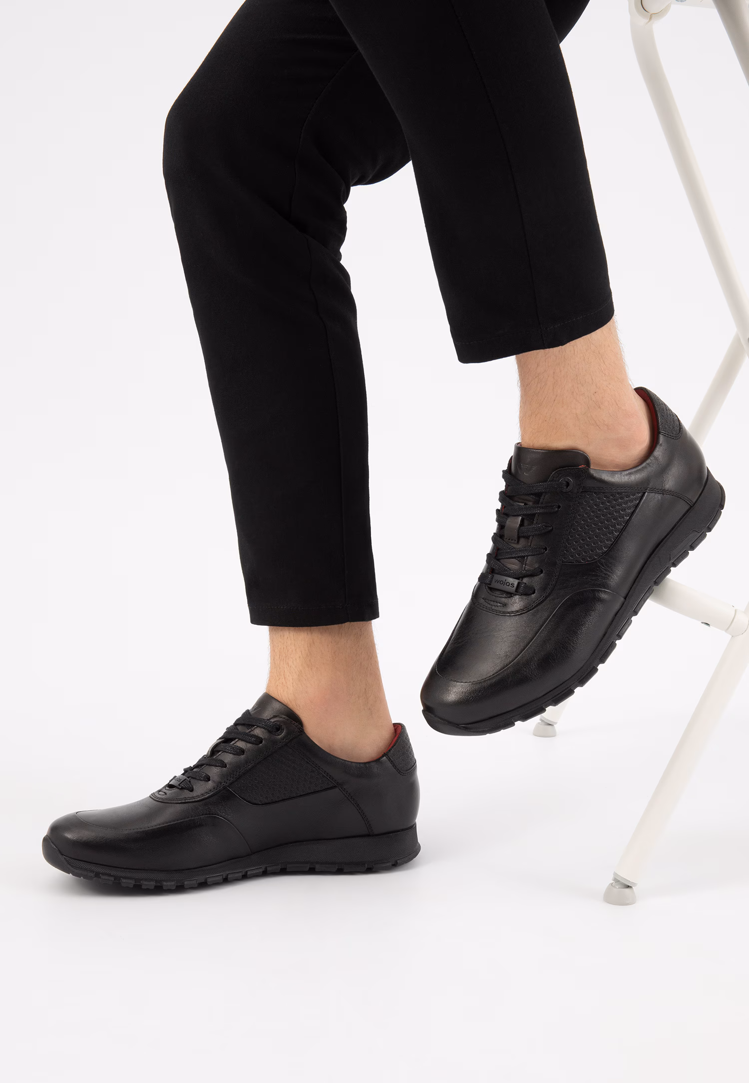 Czarne skórzane półbuty męskie typu sneakers