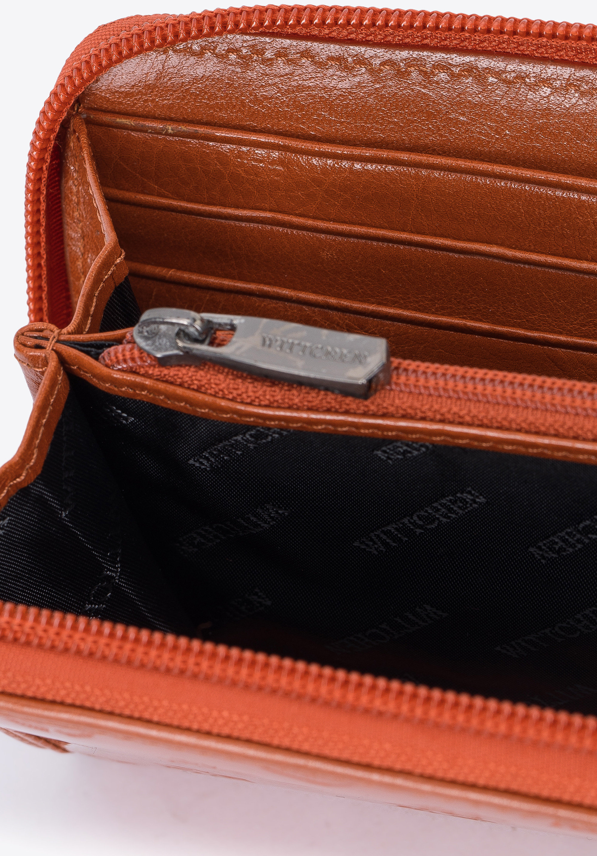 Damski portfel skórzany lakierowany tłoczony