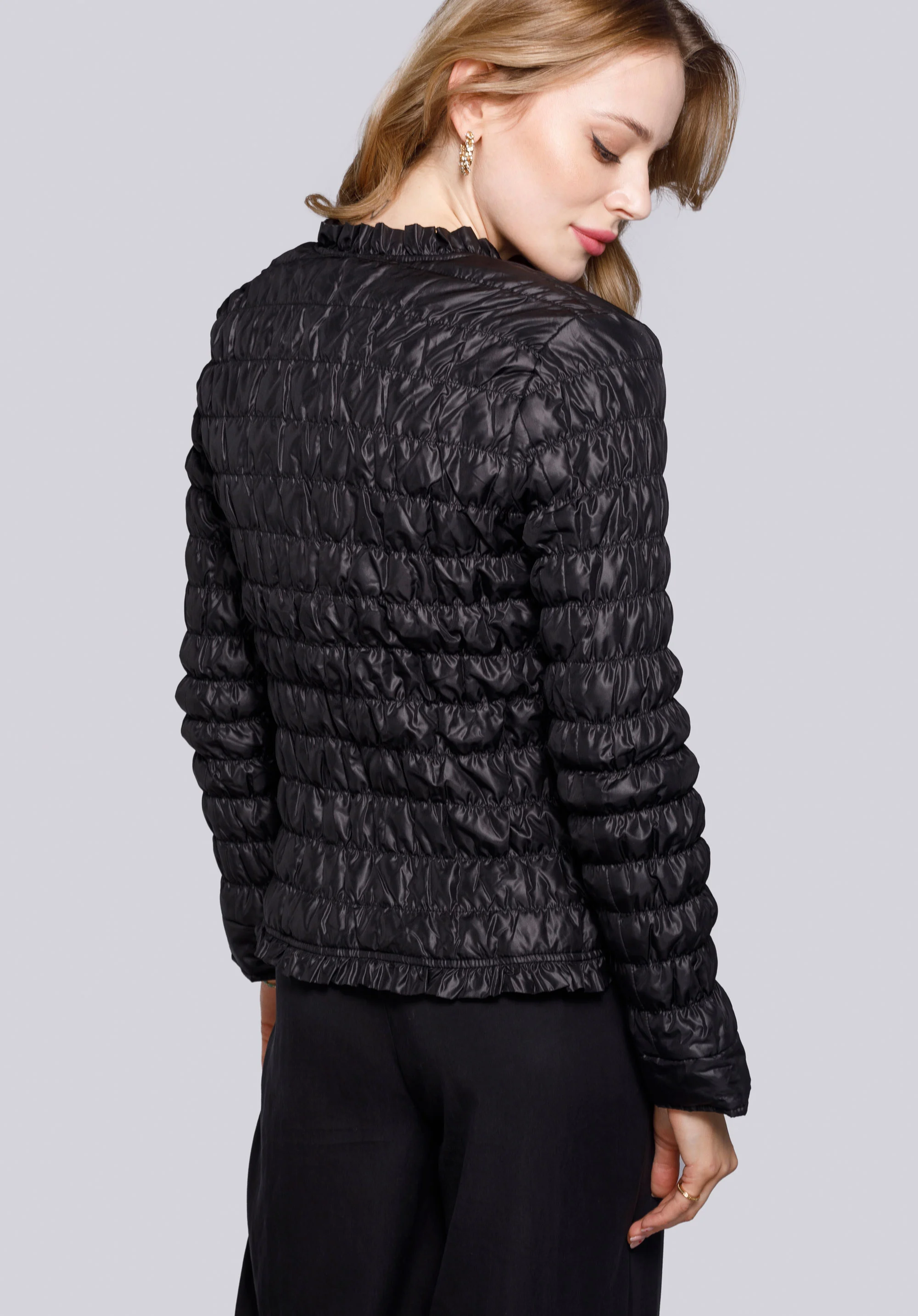 Damska kurtka pikowana i marszczona