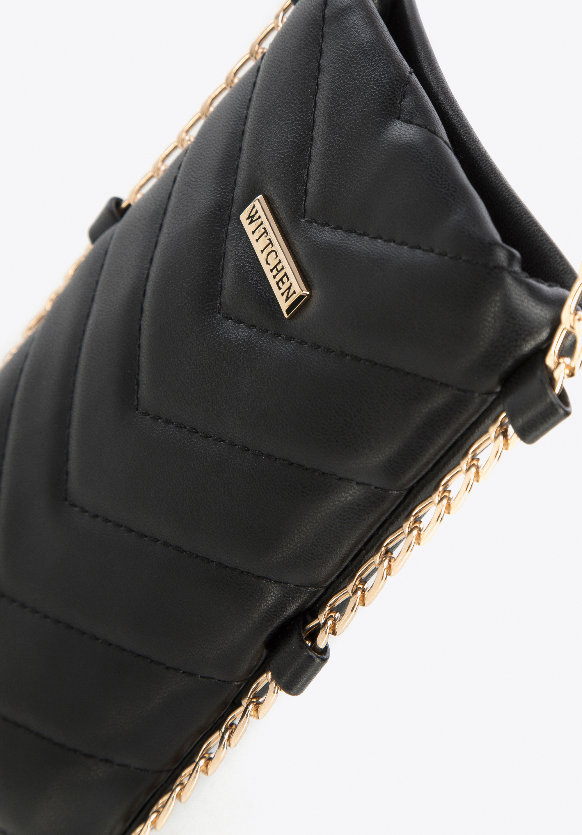 Minitorebka z pikowanej ekoskóry prostokątna na łańcuszku