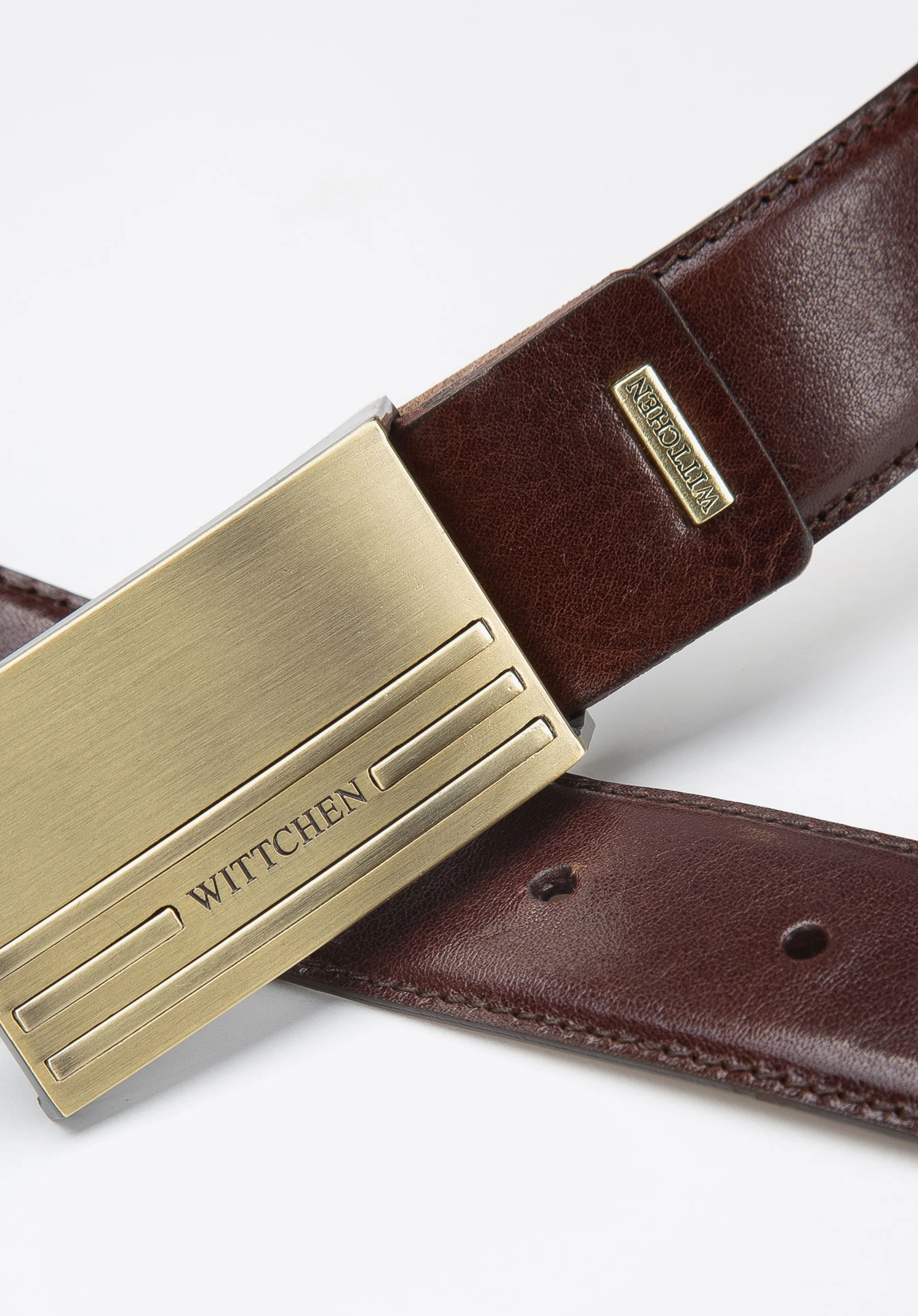 Męski pasek skórzany ze stębnowaniem i pełną klamrą