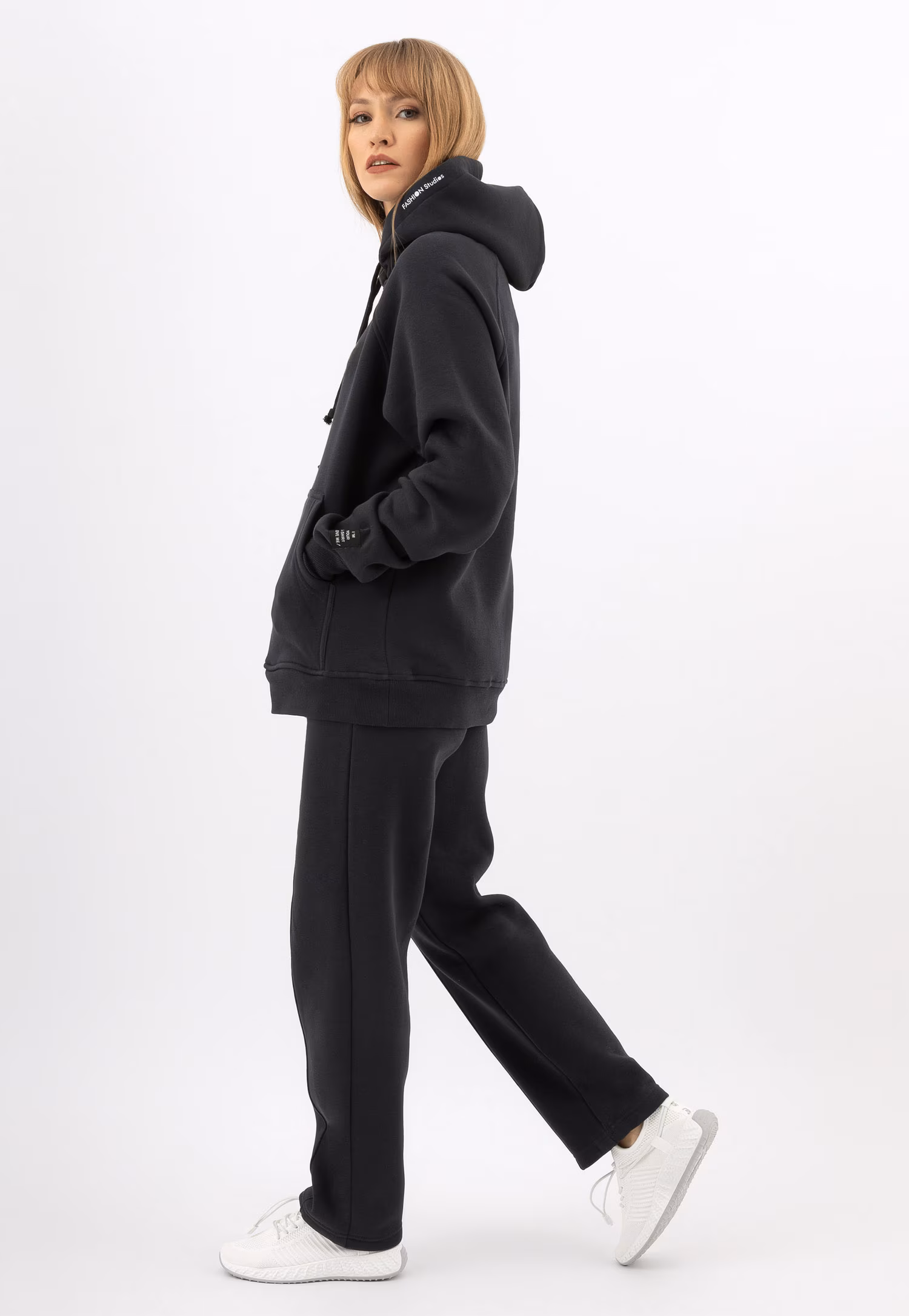 RELAKS czerwone spodnie dresowe o prostym kroju