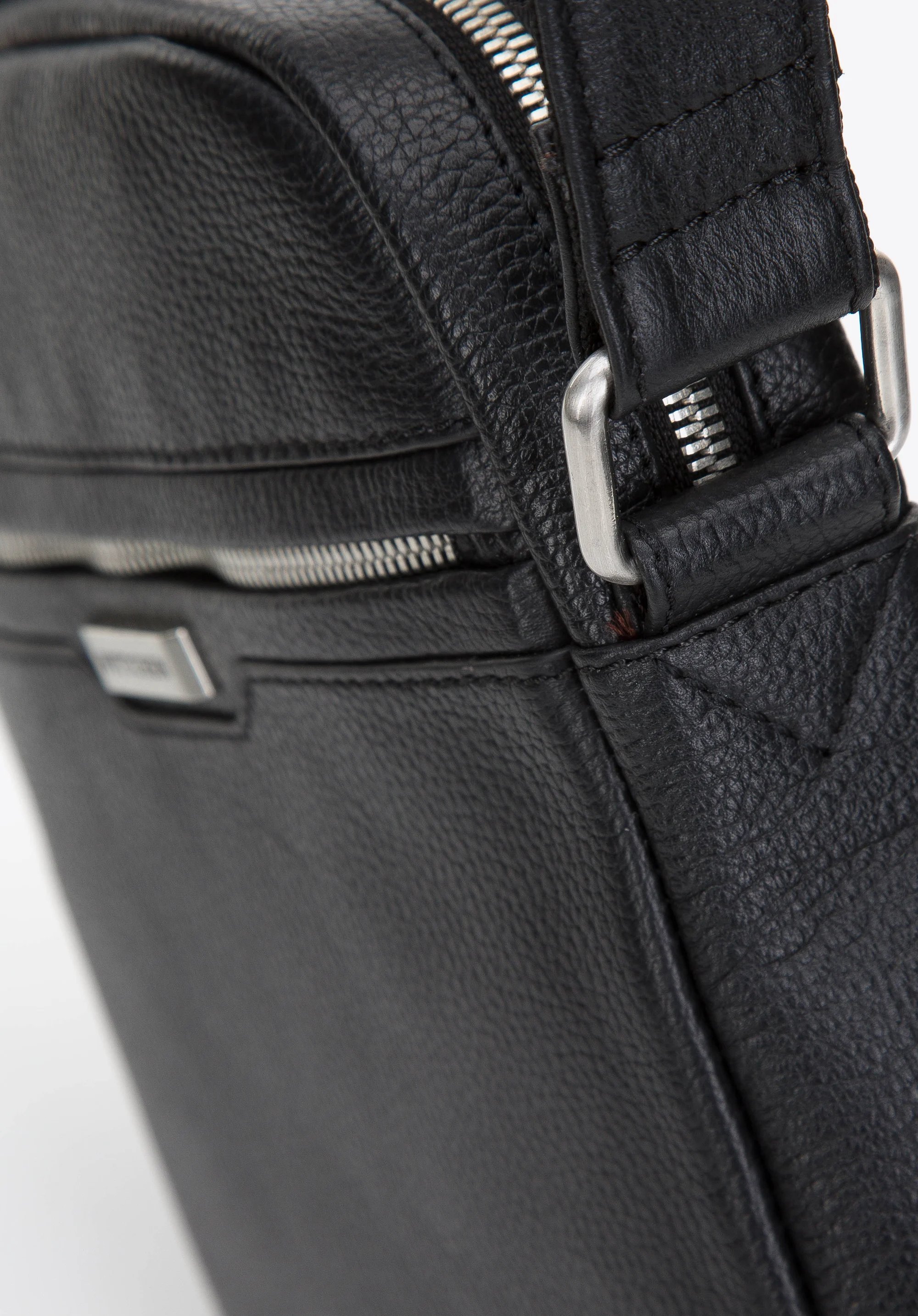 Męska listonoszka skórzana z kieszenią na suwak