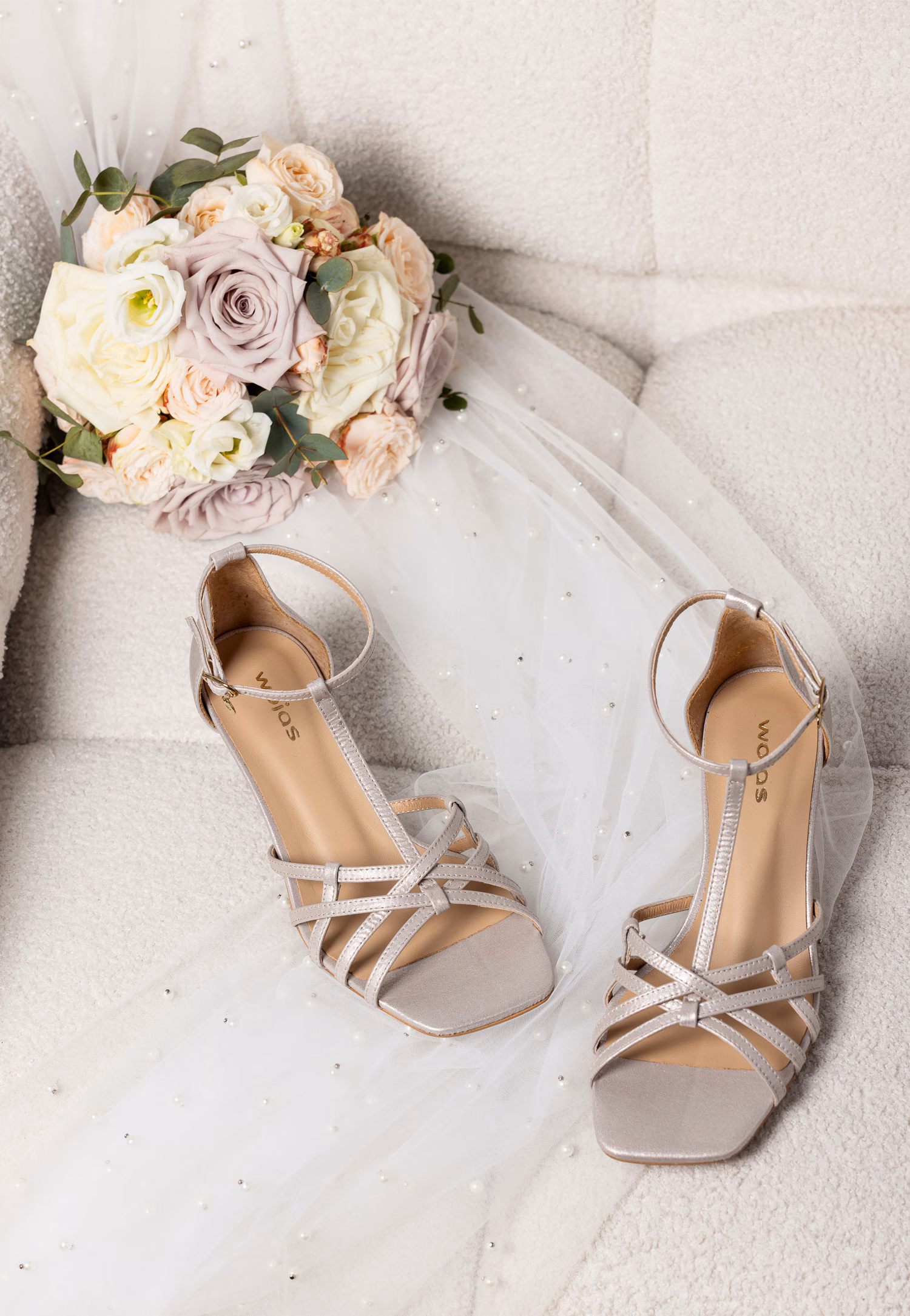 Srebrne sandały na niskim obcasie