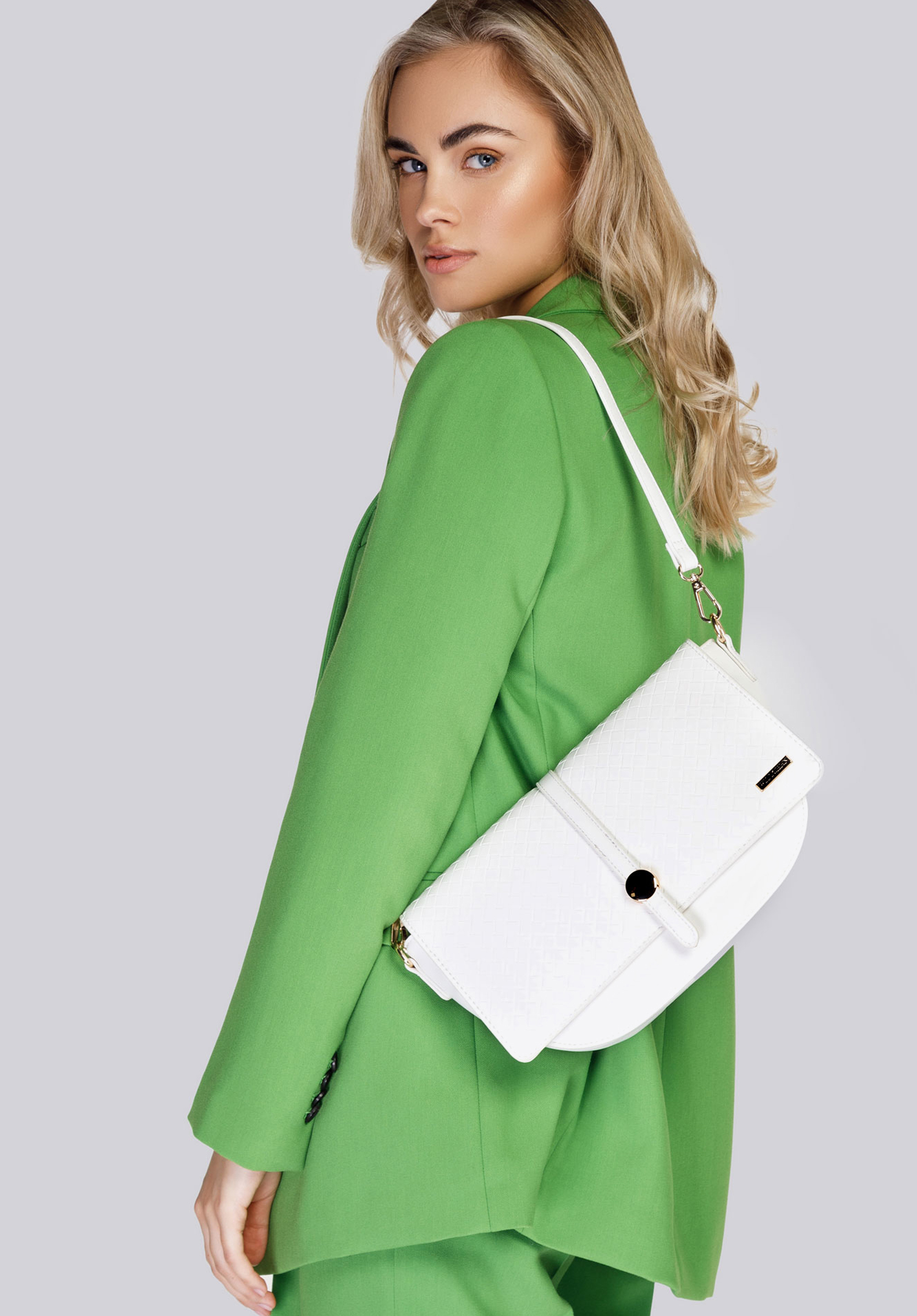 Torebka półksiężyc z plecionką