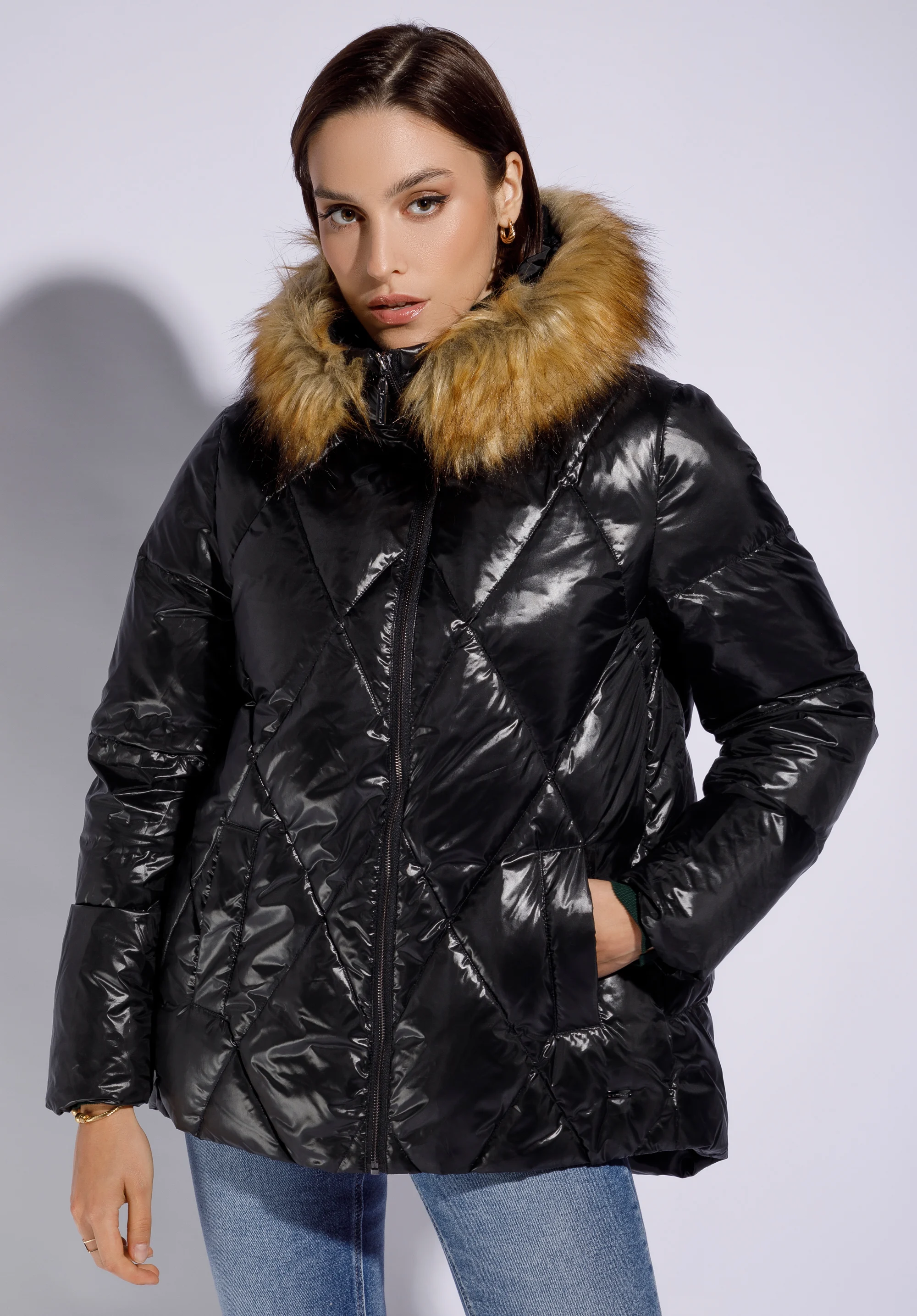 Damska kurtka puchowa pikowana trapezowa