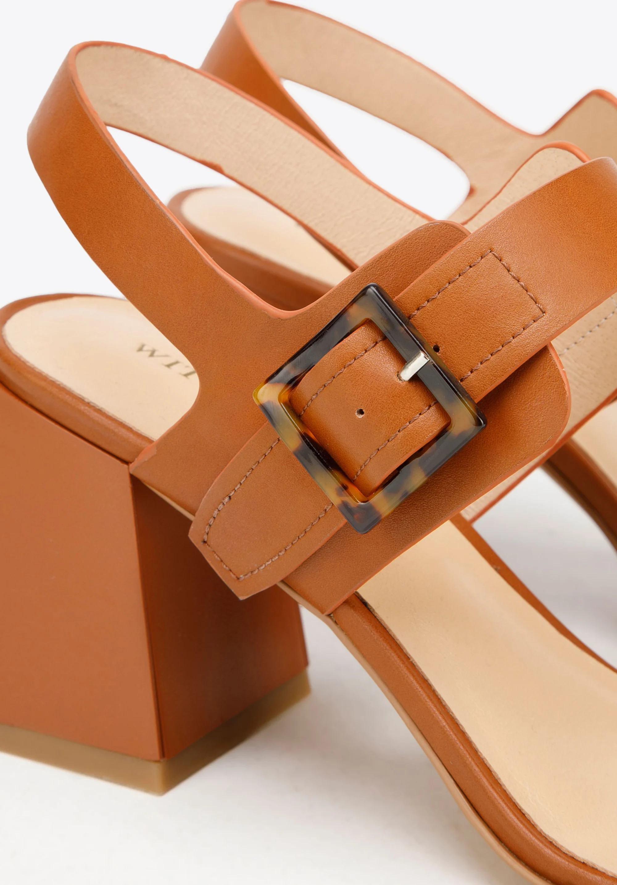 Damskie sandały skórzane z szylkretowym zapięciem