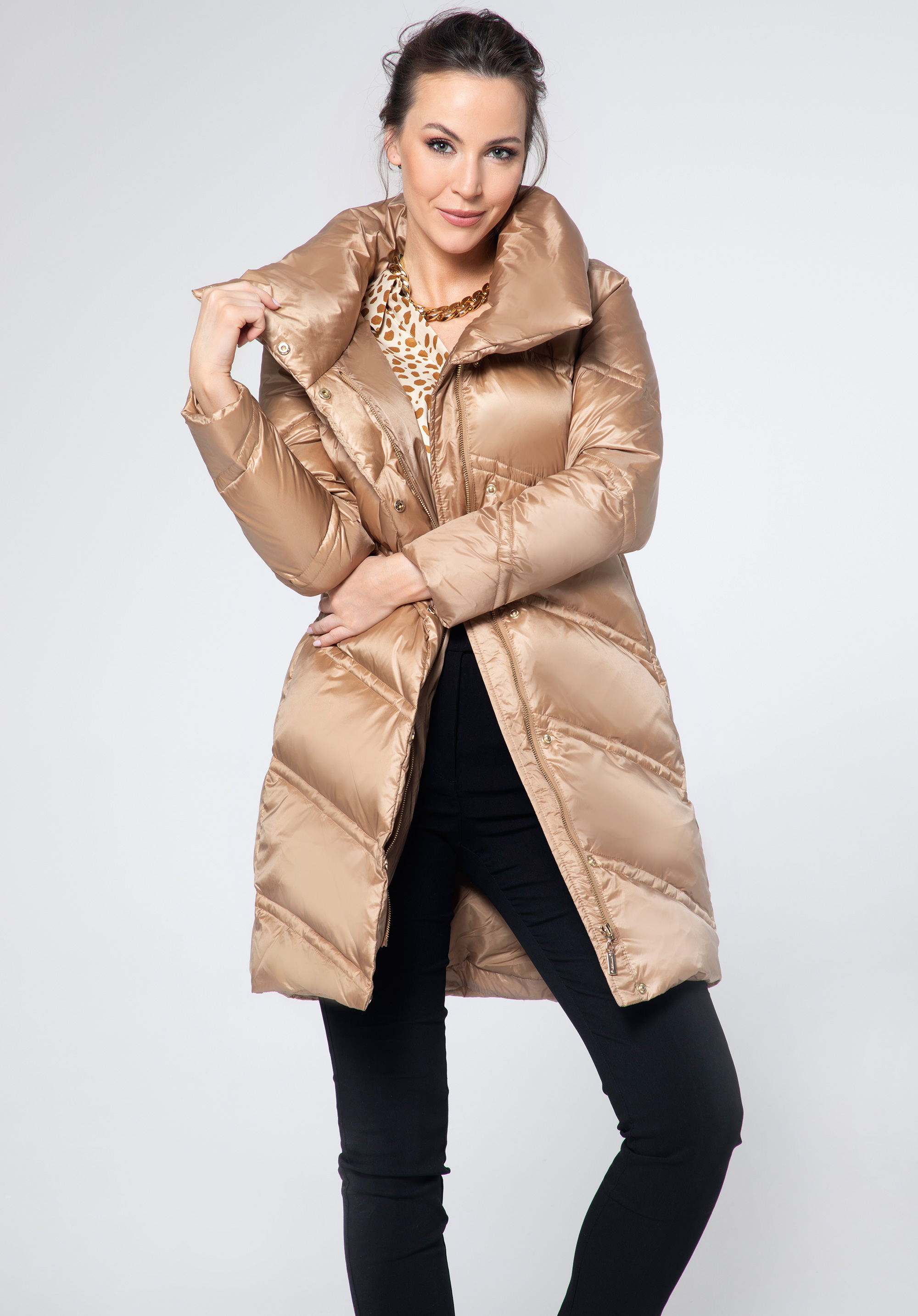 Damska kurtka puchowa z wysokim kołnierzem