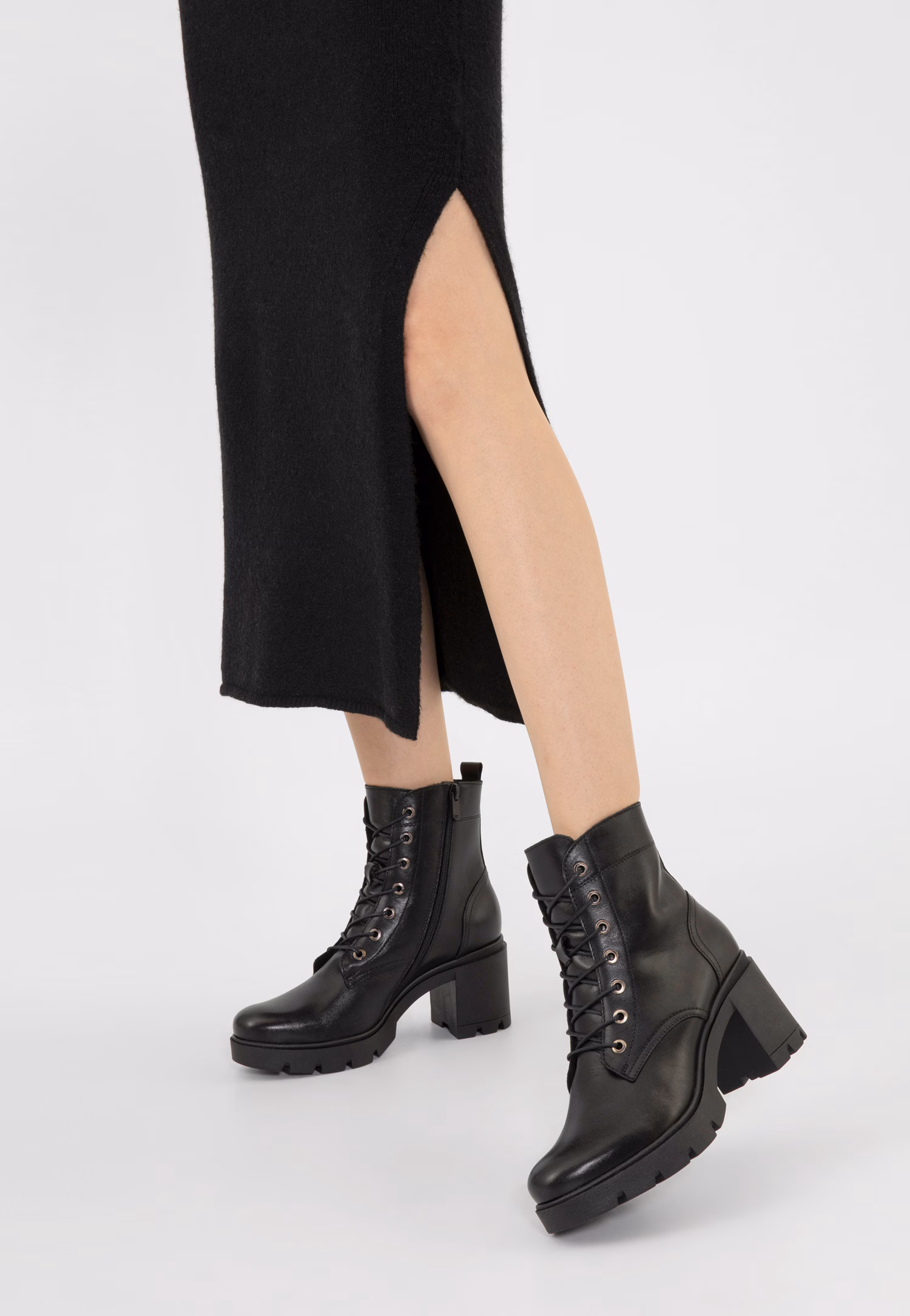 Czarne ocieplane trzewiki damskie na słupku