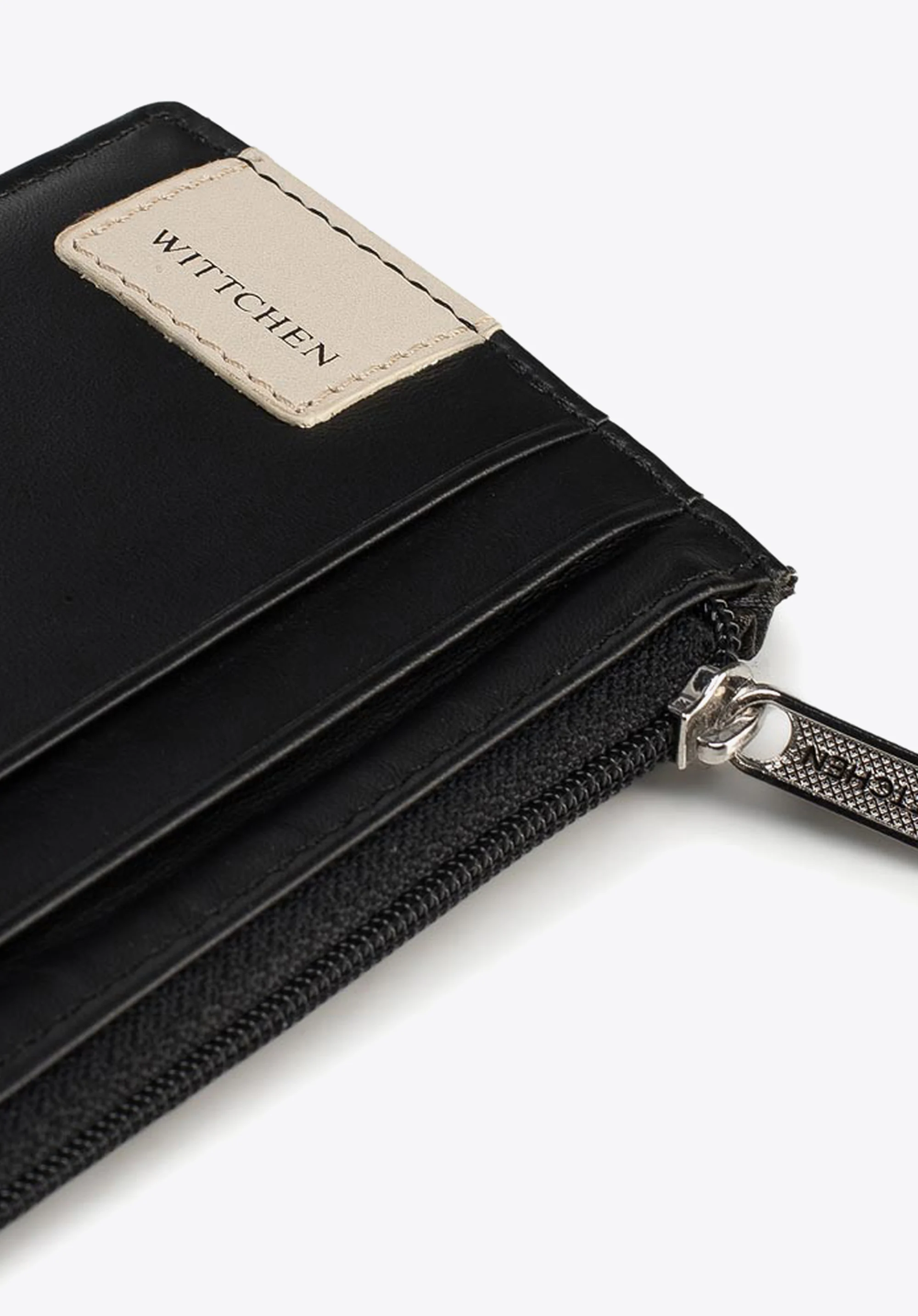 Etui na dokumenty zapinane na suwak z naszywką z logo