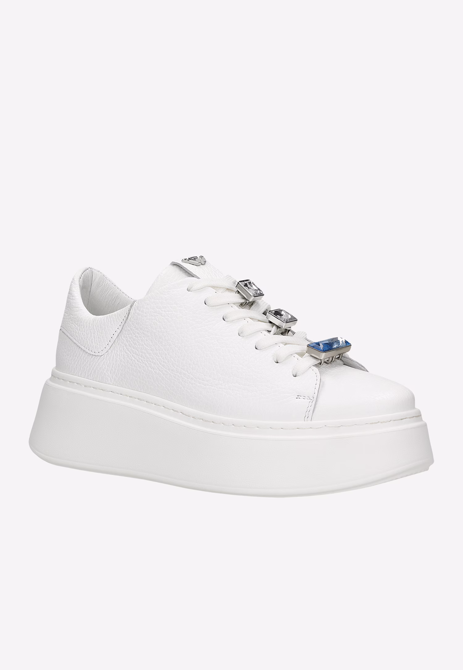 Białe trampki z ozdobnymi kryształkami