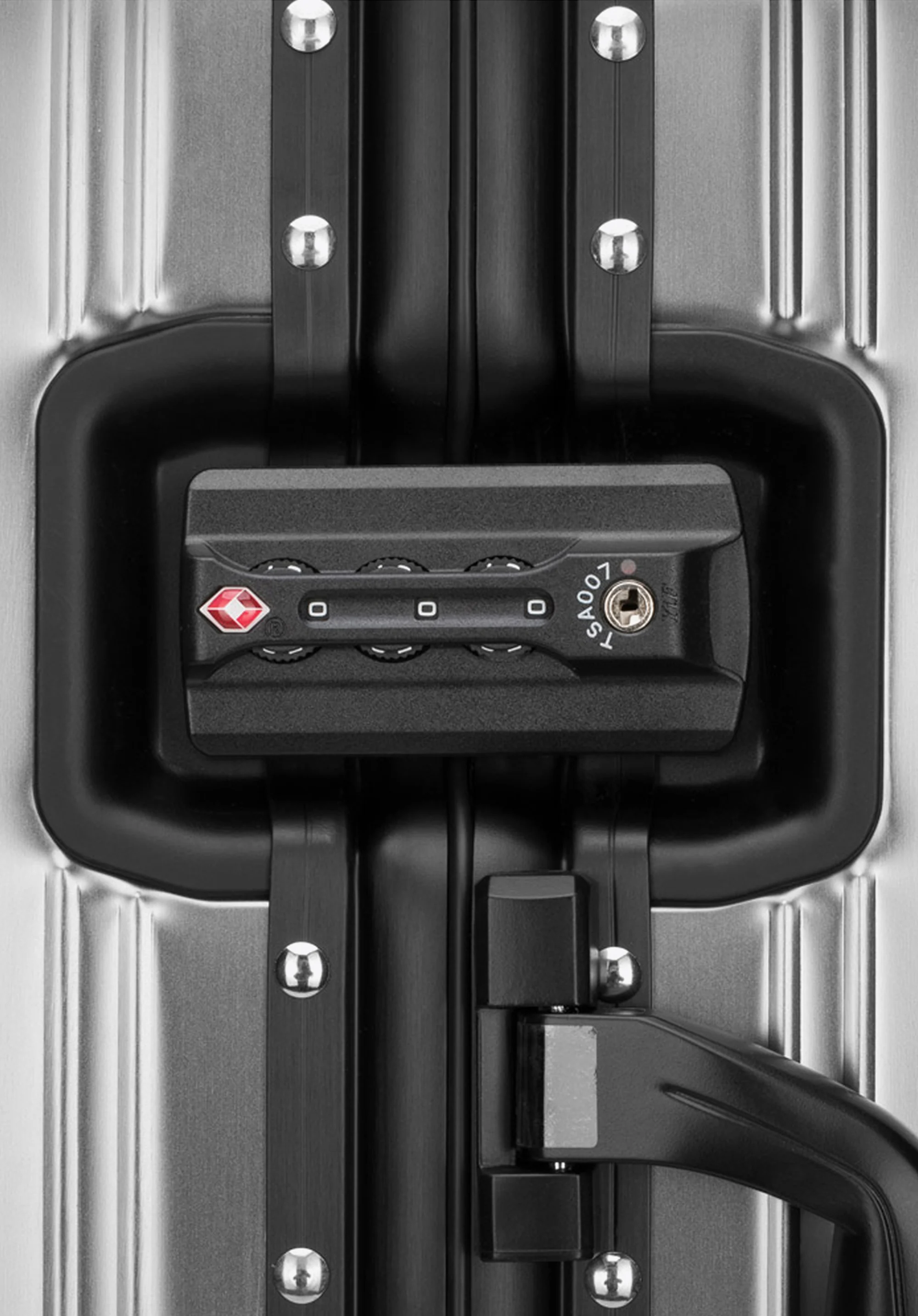 Walizka kabinowa z aluminium