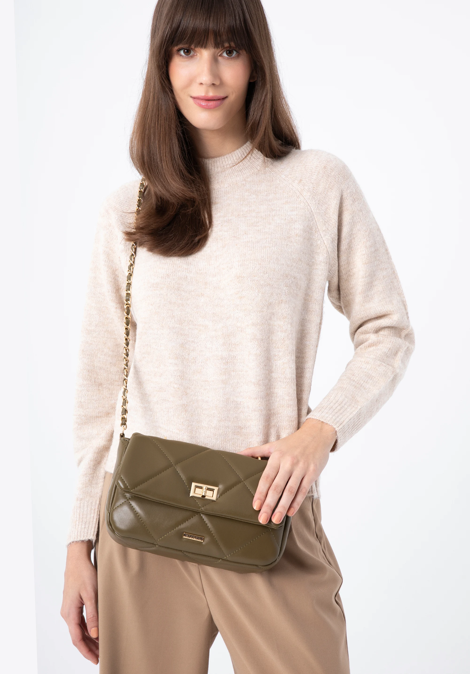 Damska torebka pikowana w kwadraty na łańcuszku mała