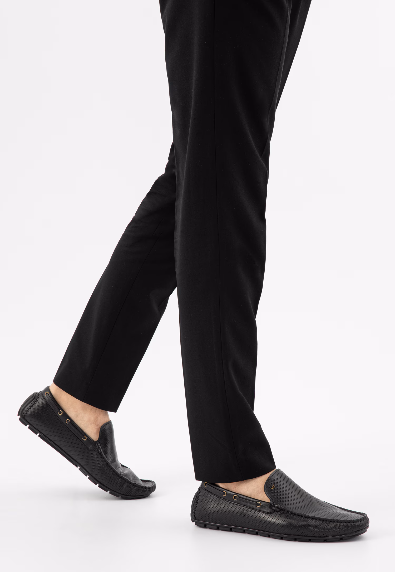 Niebieskie półbuty typu mokasyny z dwoiny welurowej