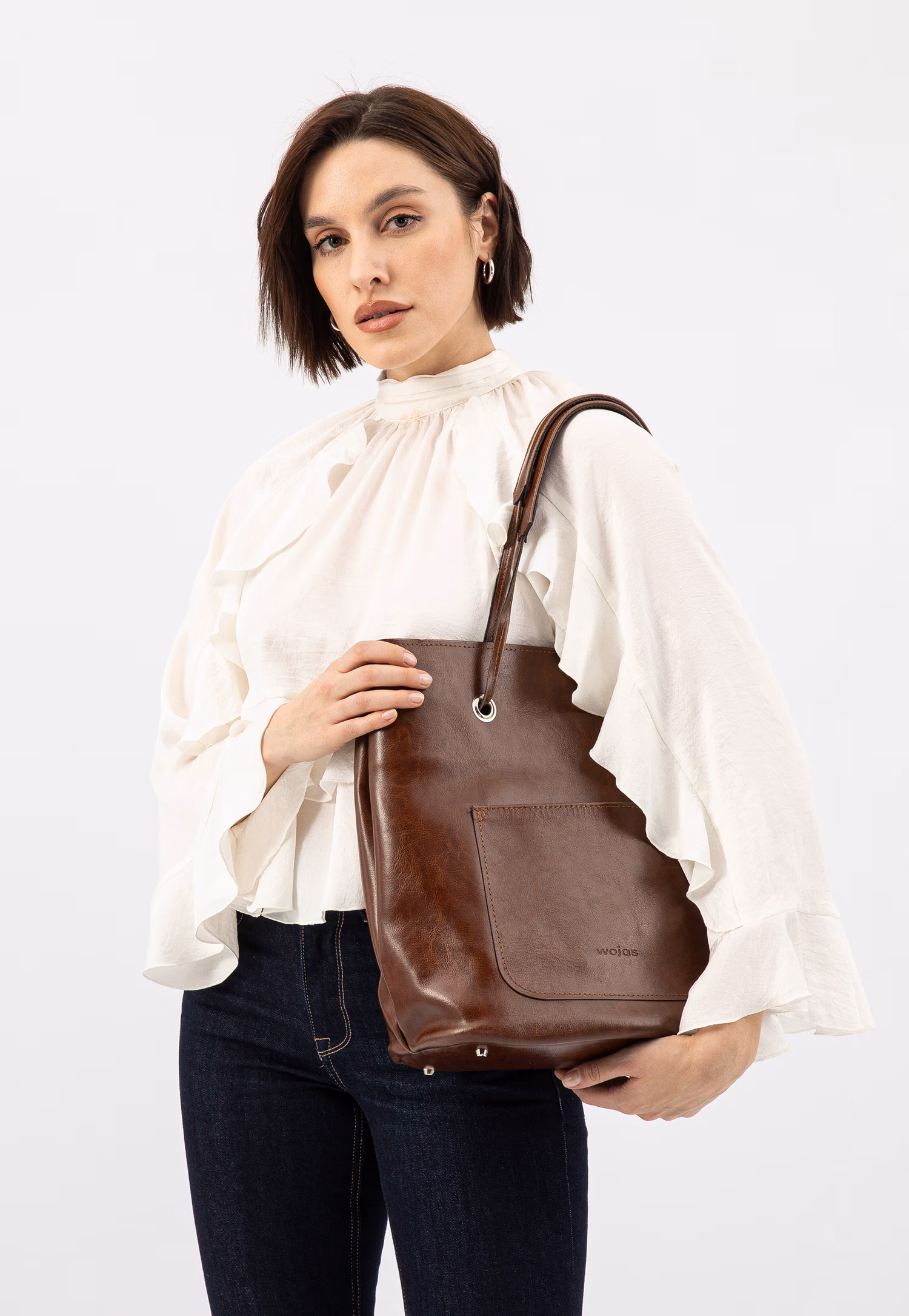 Czarna torebka damska z dwoiny foliowanej