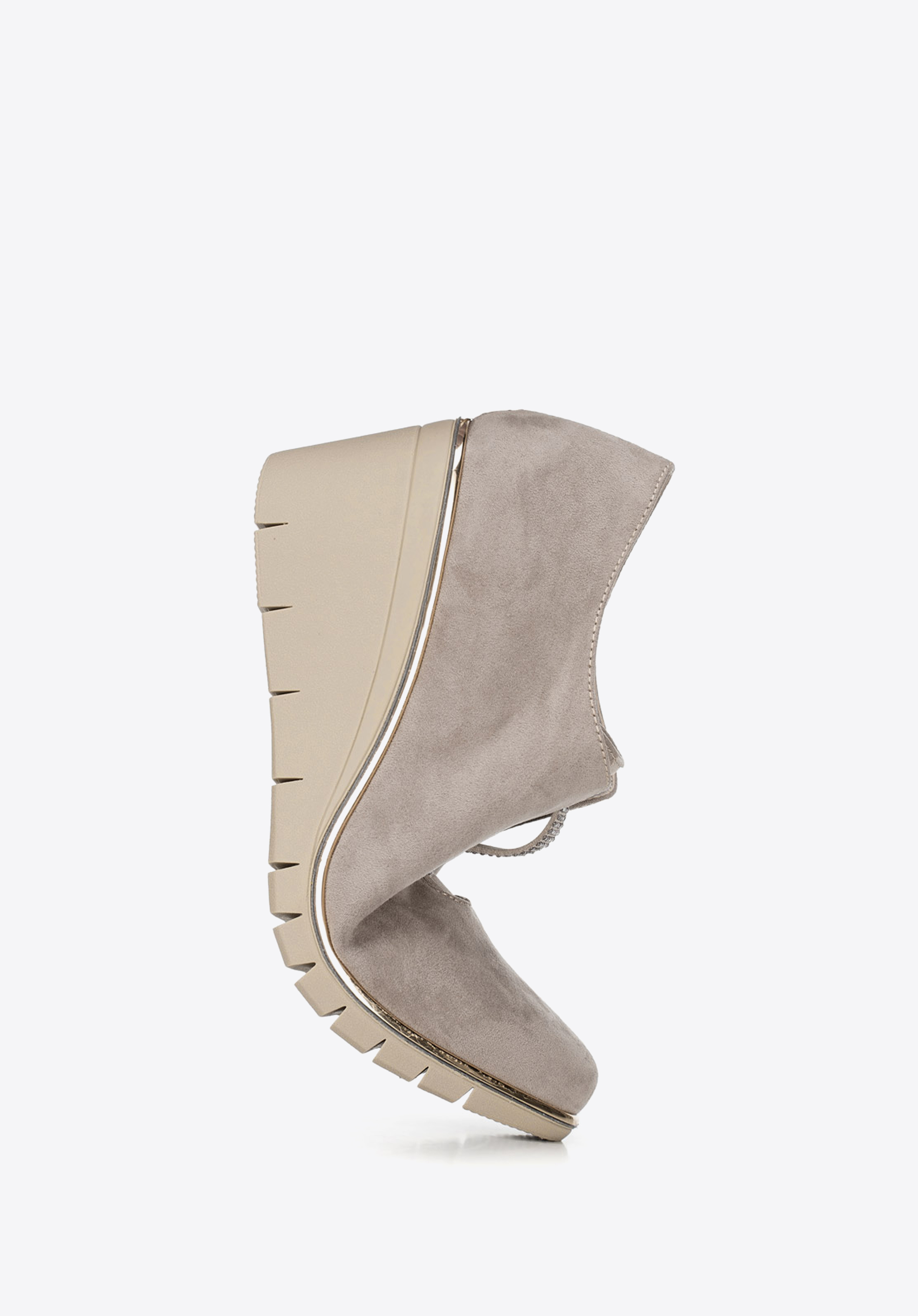 Damskie półbuty na koturnie z biżuteryjną wstawką