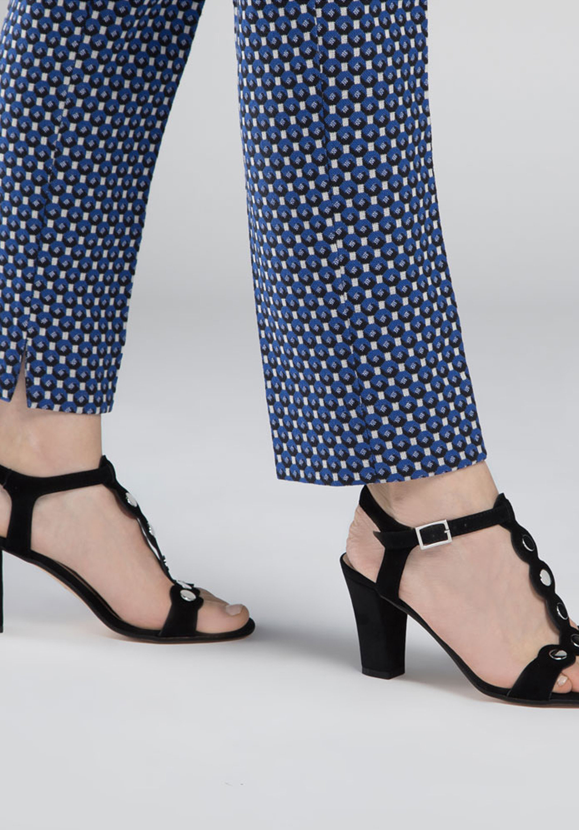 Damskie sandały na słupku zamszowe z lustrzanymi nitami