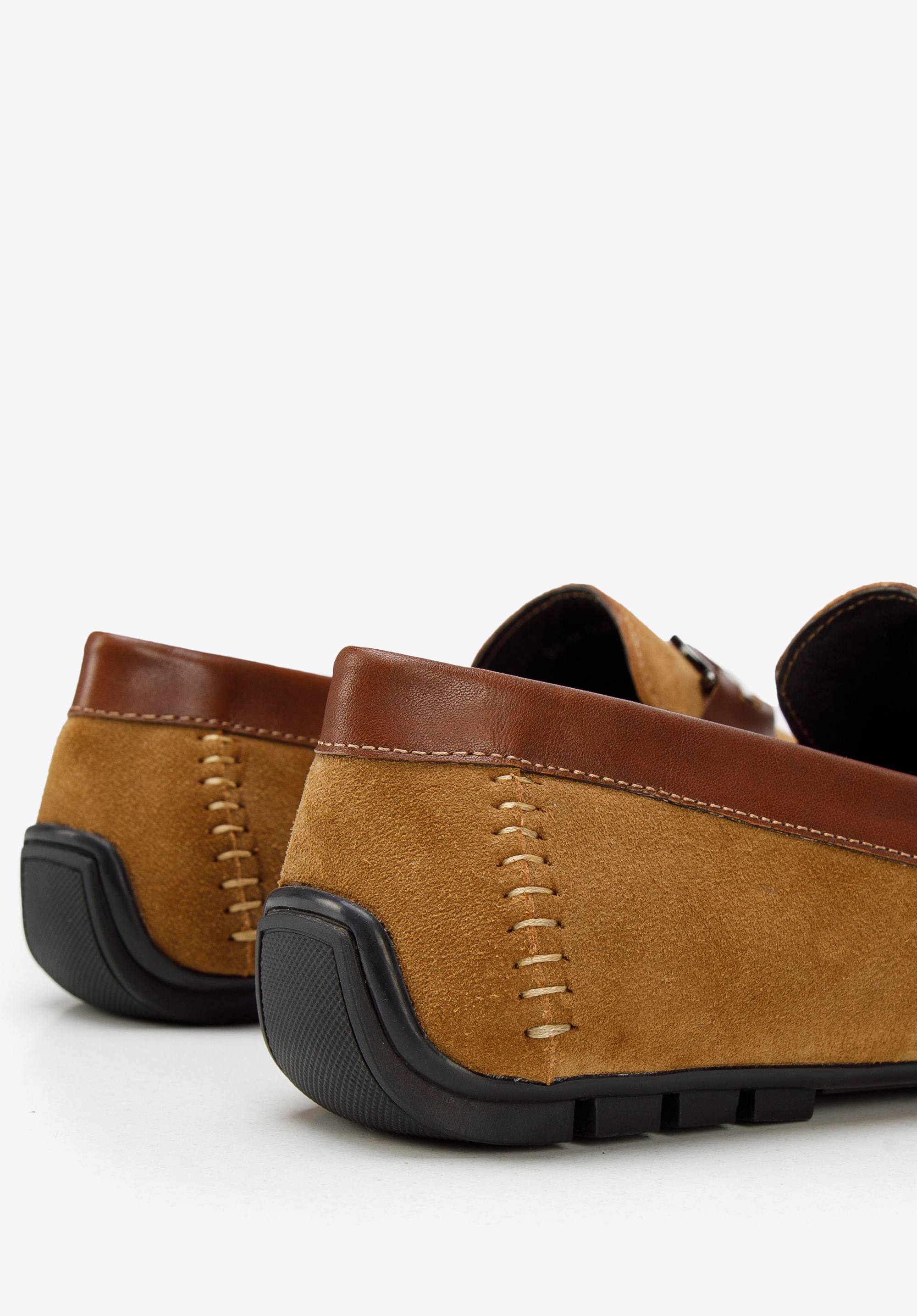 Męskie mokasyny zamszowe z ozdobną klamerką