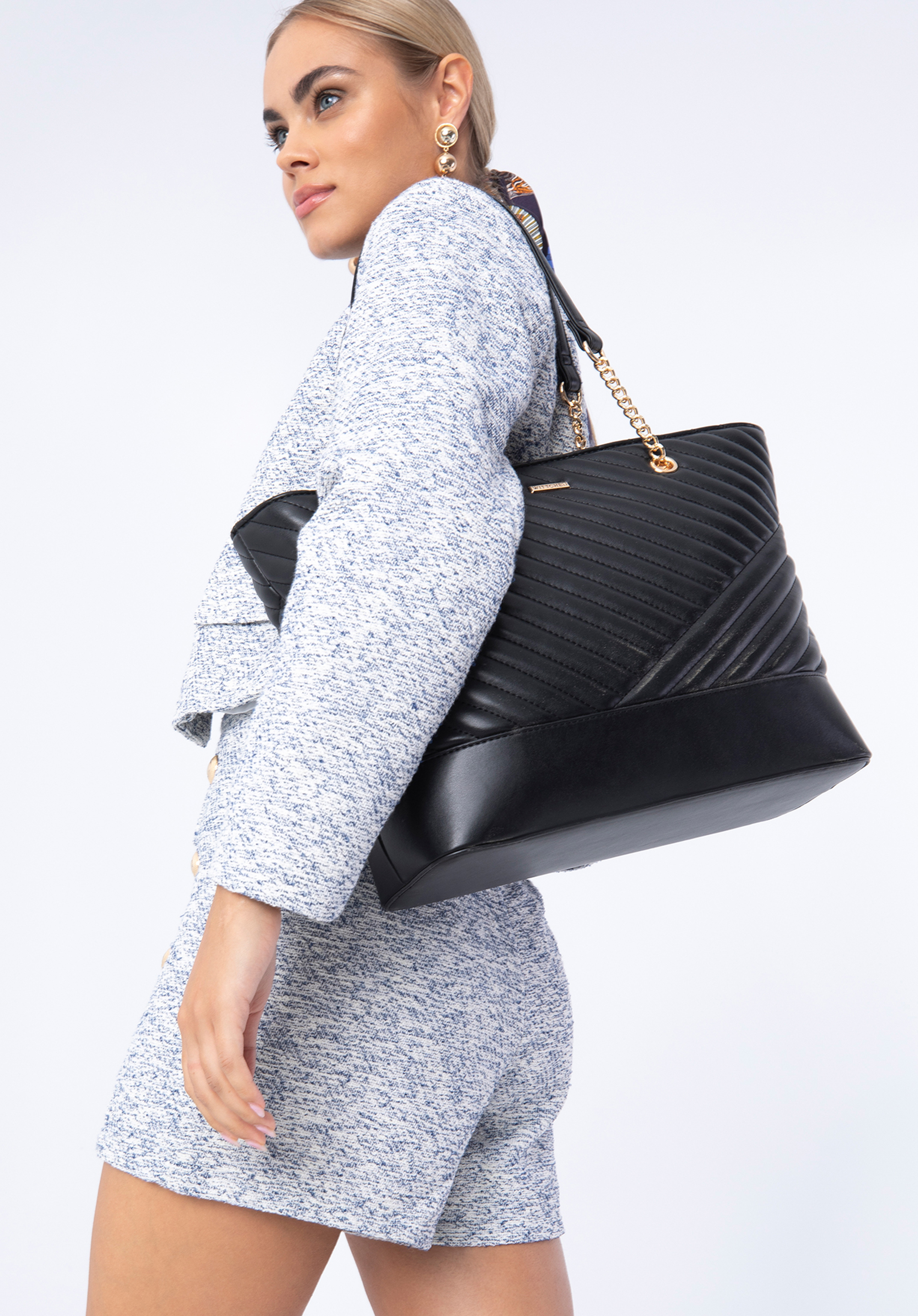 Torebka shopperka z ekoskóry pikowana na łańcuszku