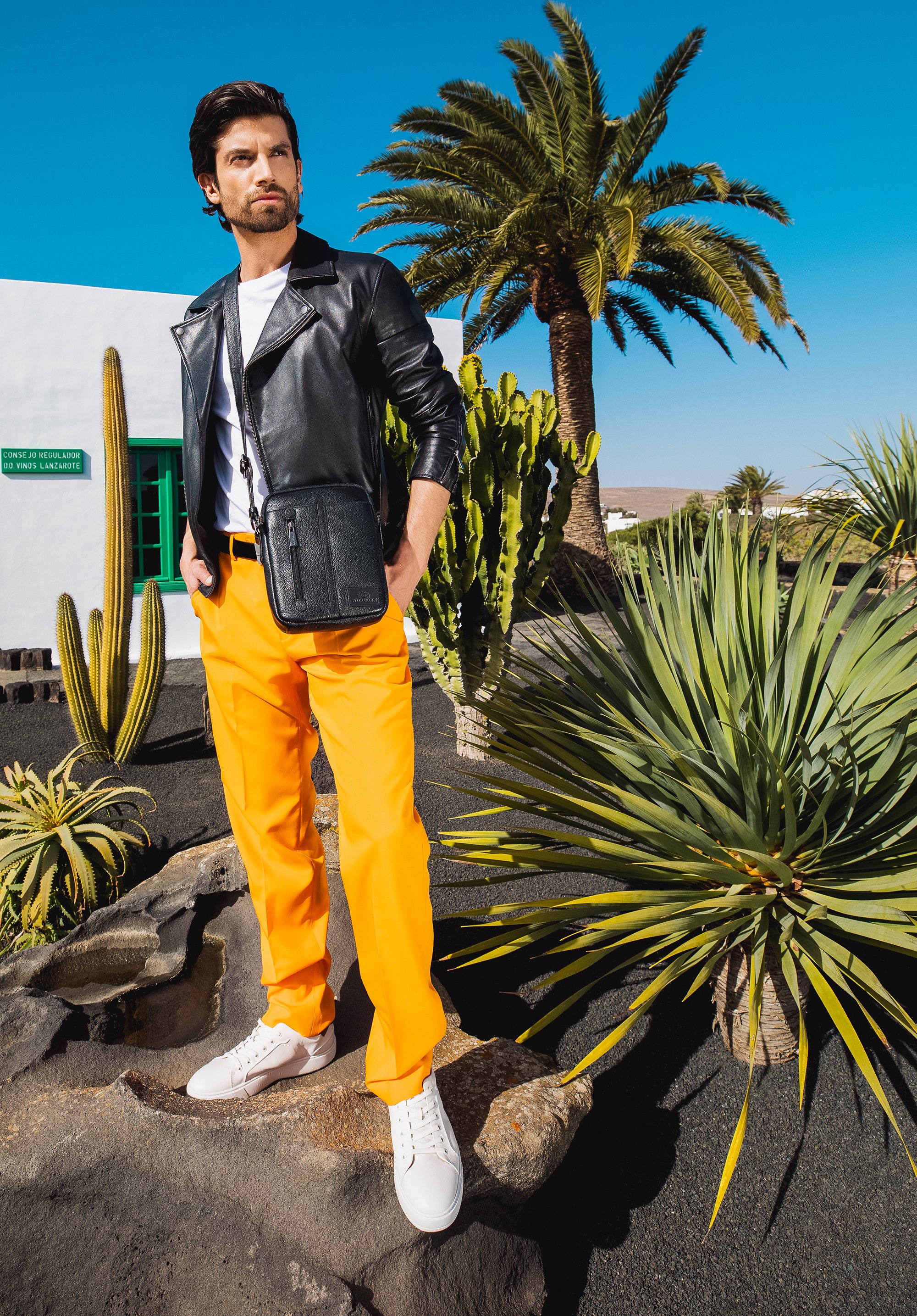 Męska listonoszka skórzana z pionowym paskiem