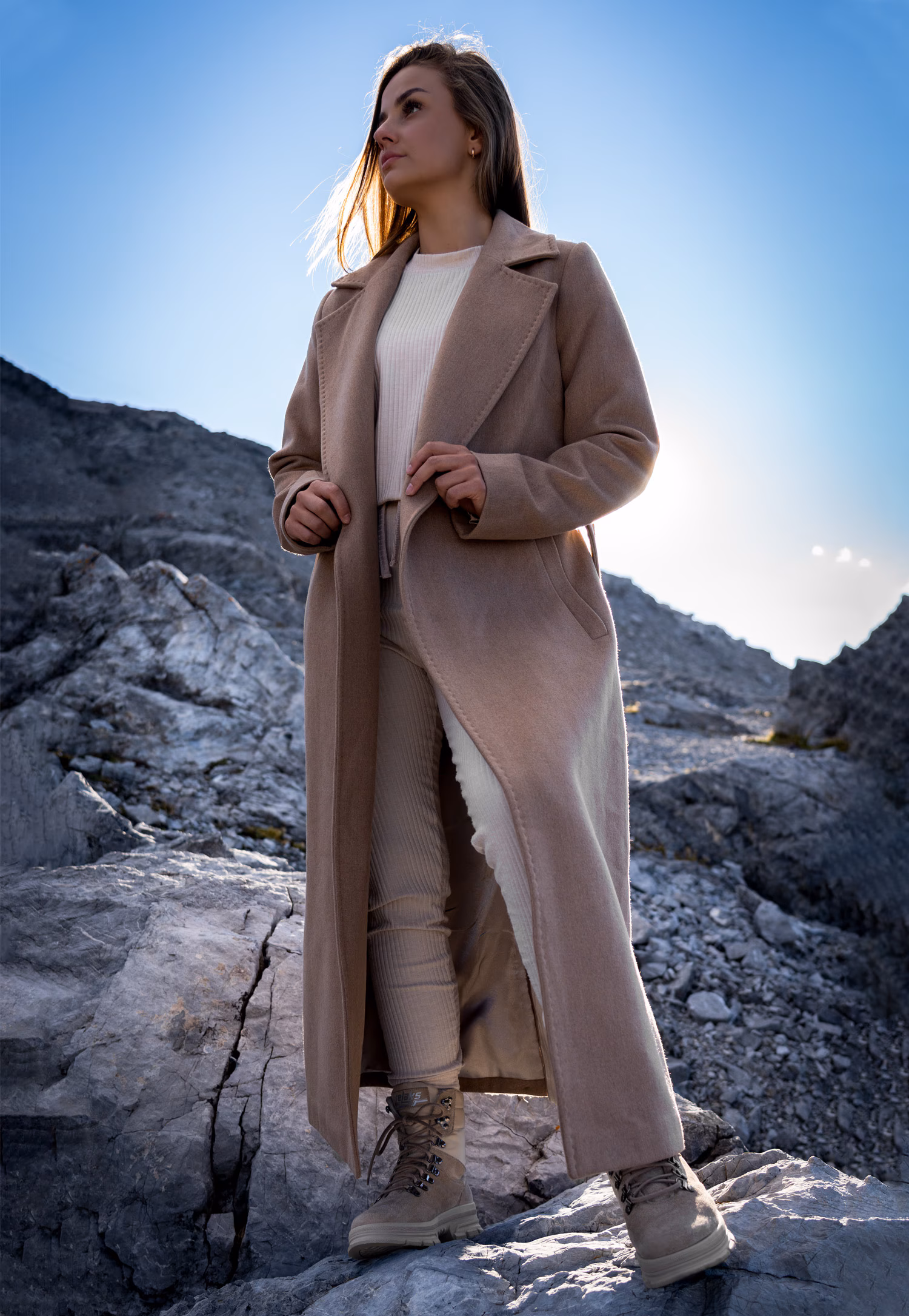 RELAKS czarny gładki płaszcz damski