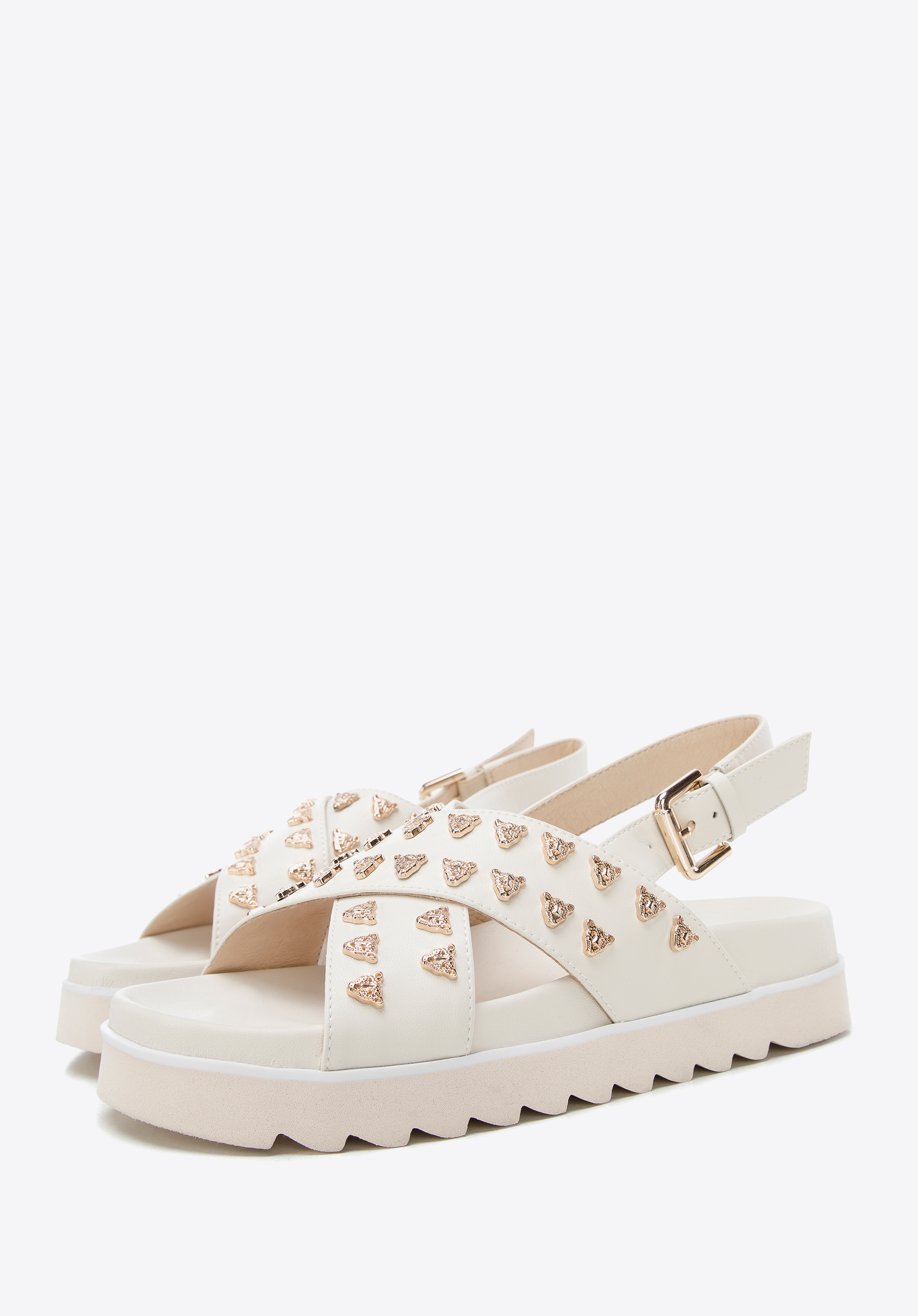 Damskie sandały skórzane z ozdobnymi nitami na platformie