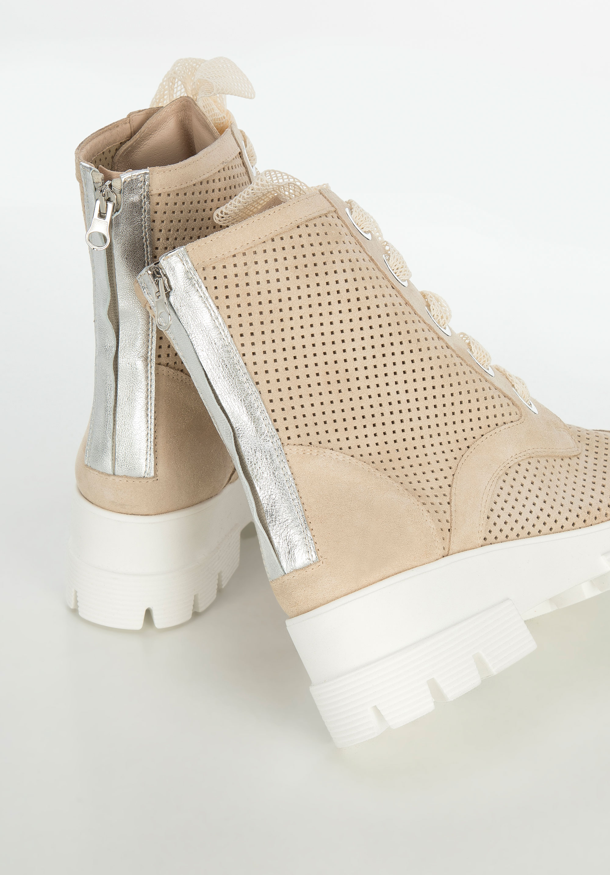 Damskie trapery z ażurowego zamszu