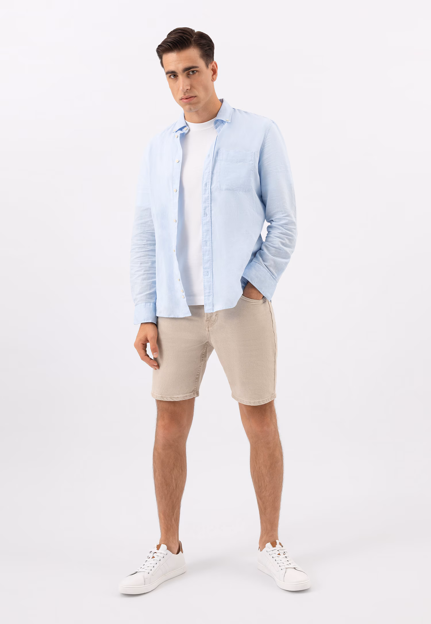 Jasnobrązowe trampki z granatowymi wstawkami