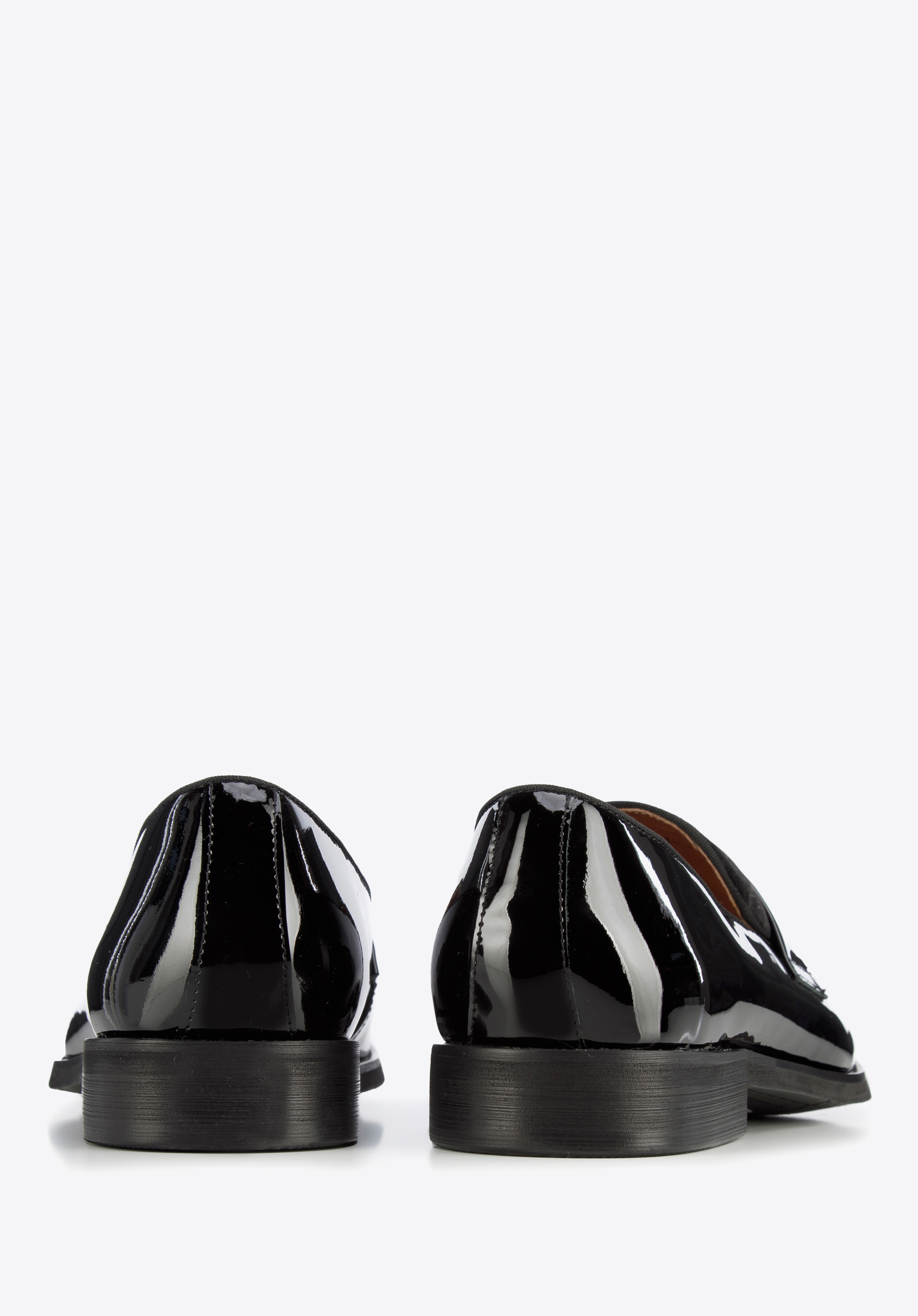 Męskie mokasyny z lakierowanej skóry z welurową wstawką