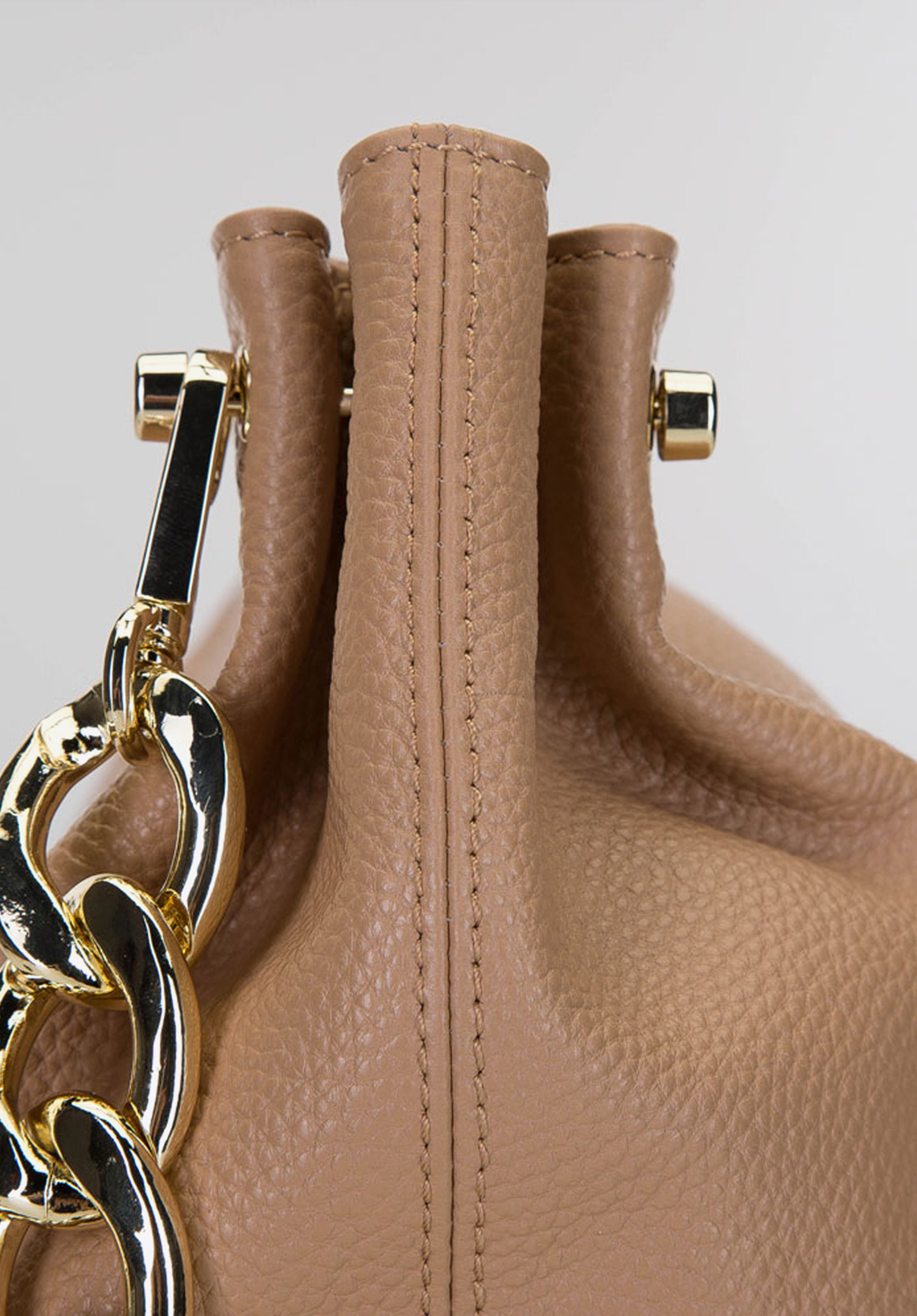 Torebka worek skórzana z grubym łańcuchem