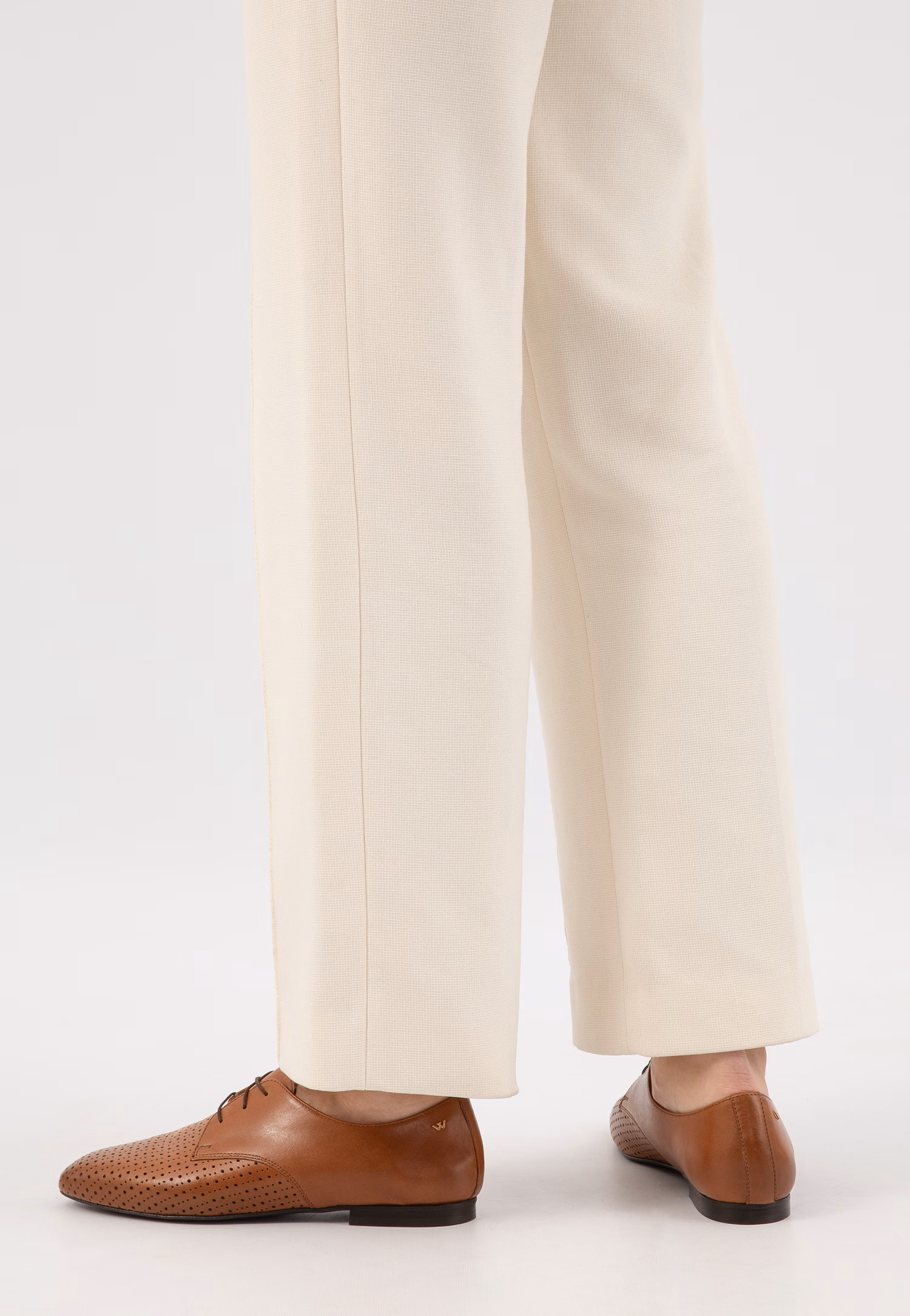 Beżowe półbuty damskie sznurowane ze skóry naturalnej