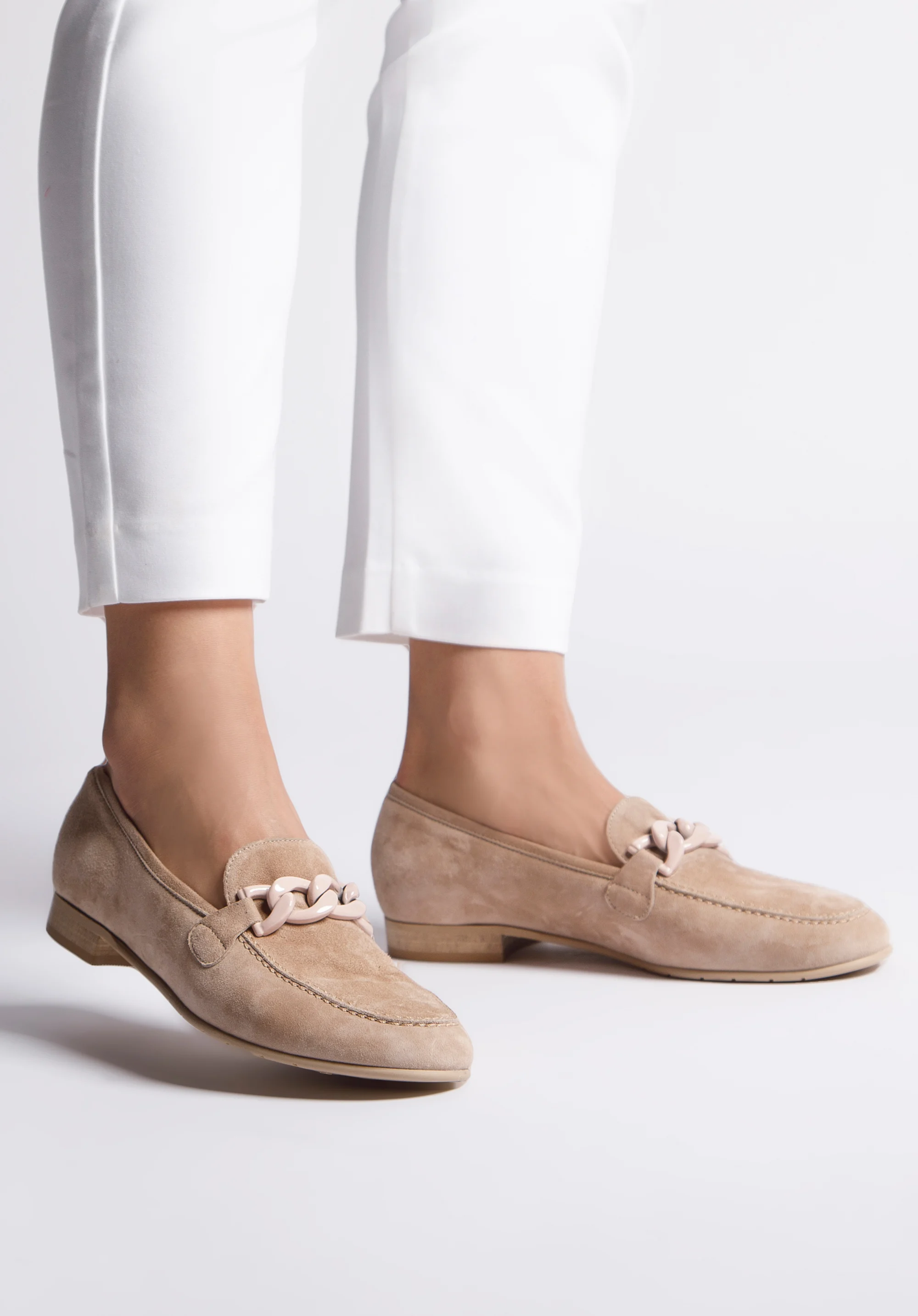 Damskie mokasyny zamszowe z łańcuchem