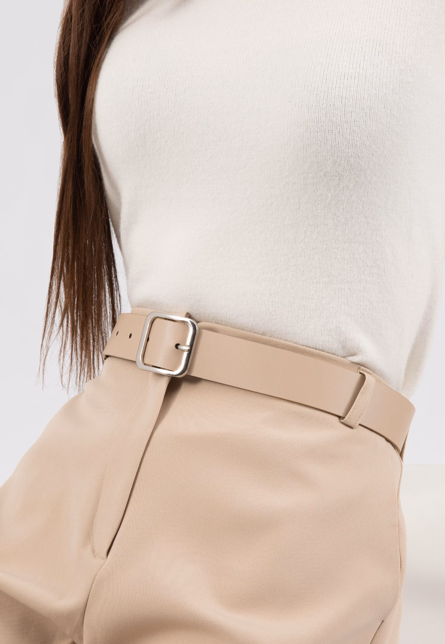 Gładki damski pasek w kolorze beżowym