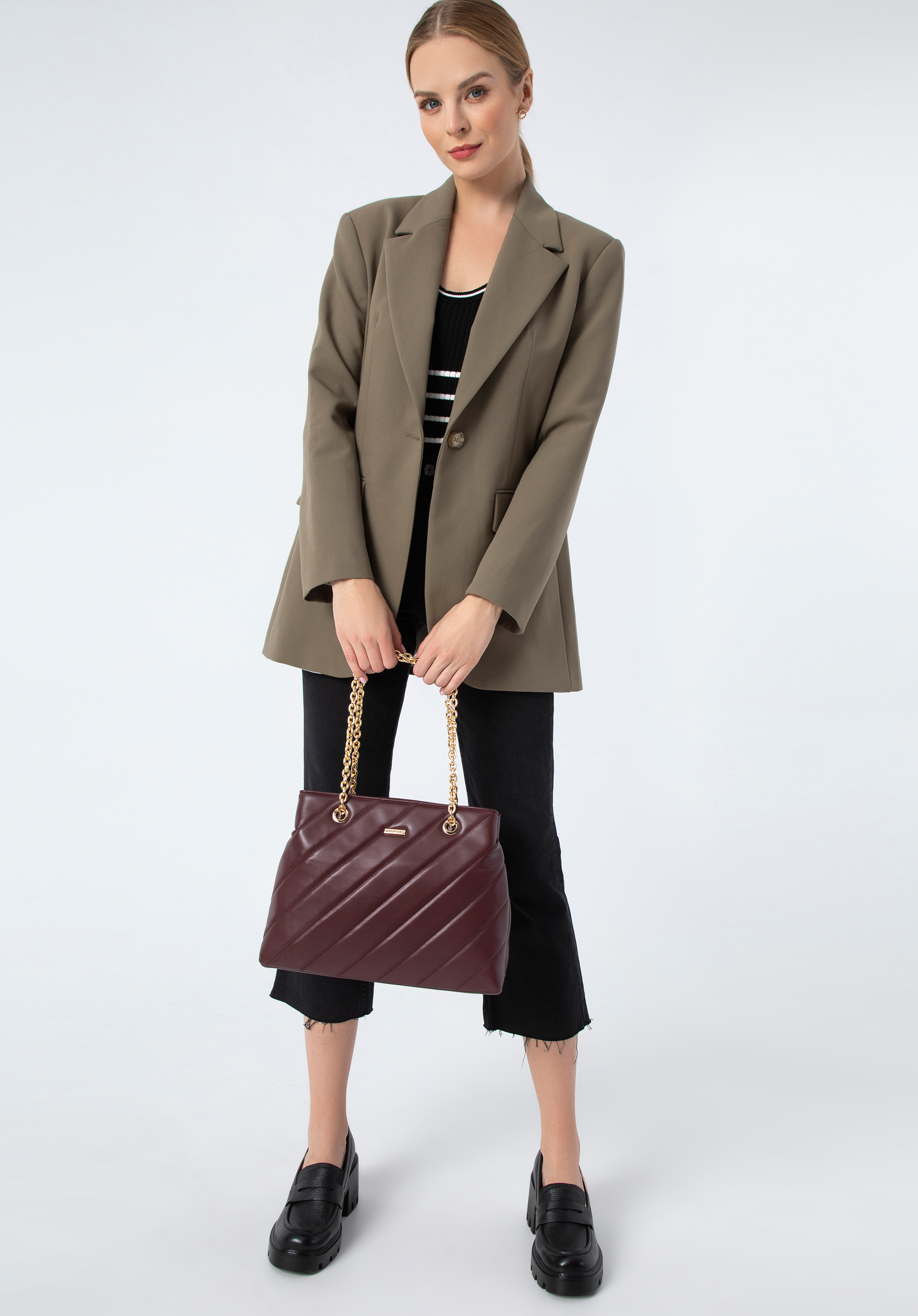 Torebka shopperka z ukośnym pikowaniem na łańcuszku