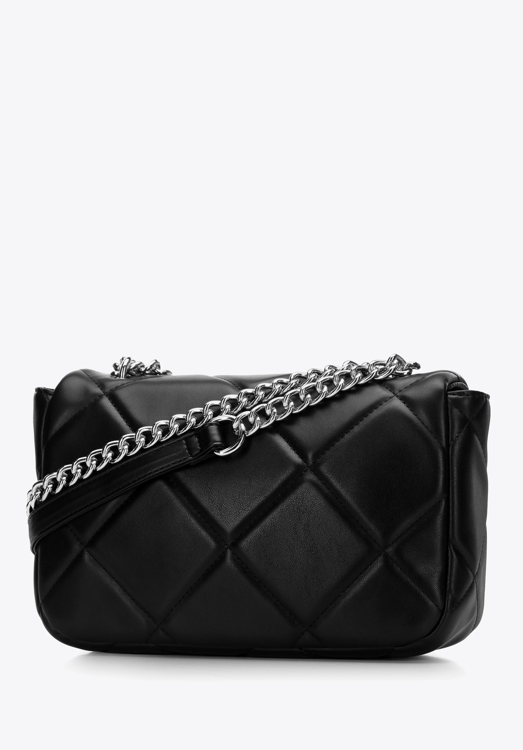 Damska torebka pikowana w kwadraty na łańcuszku