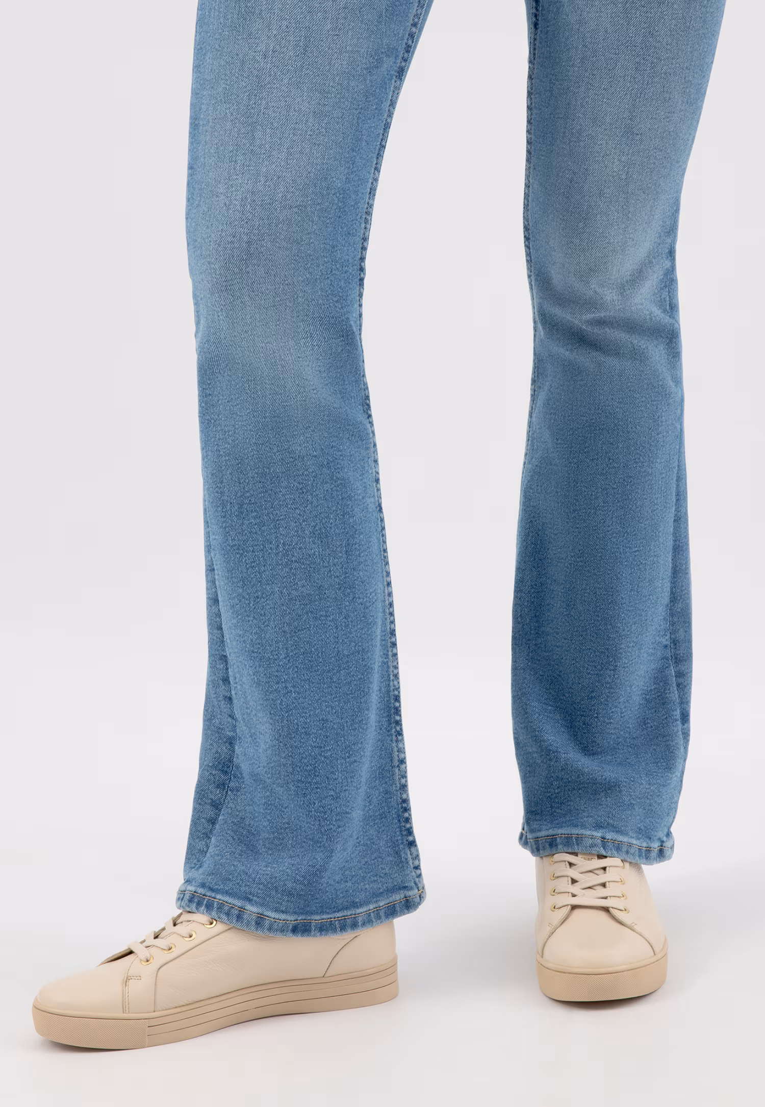 Białe trampki damskie ze skóry licowej