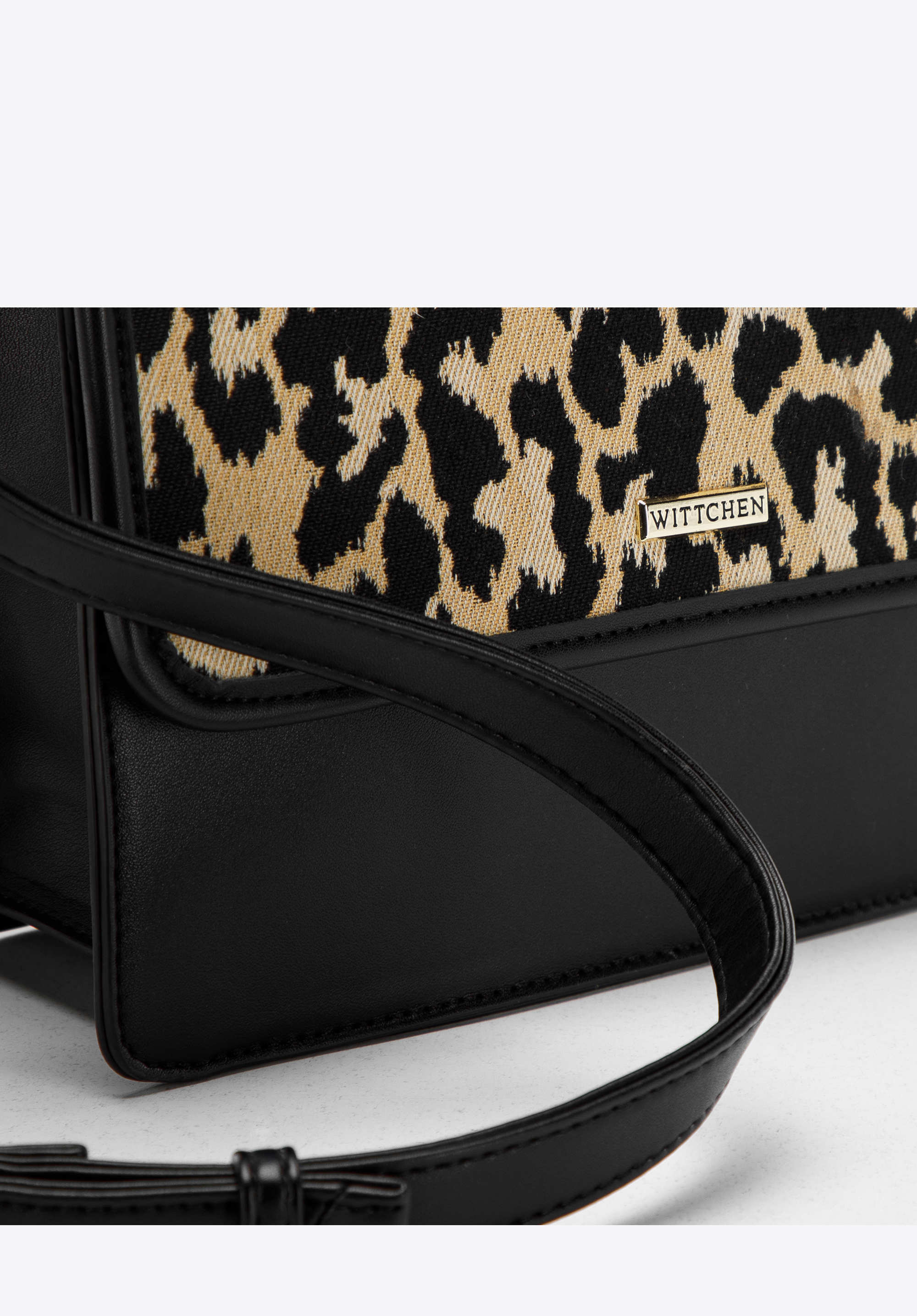 Damska listonoszka z ekoskóry z wzorzystą klapą