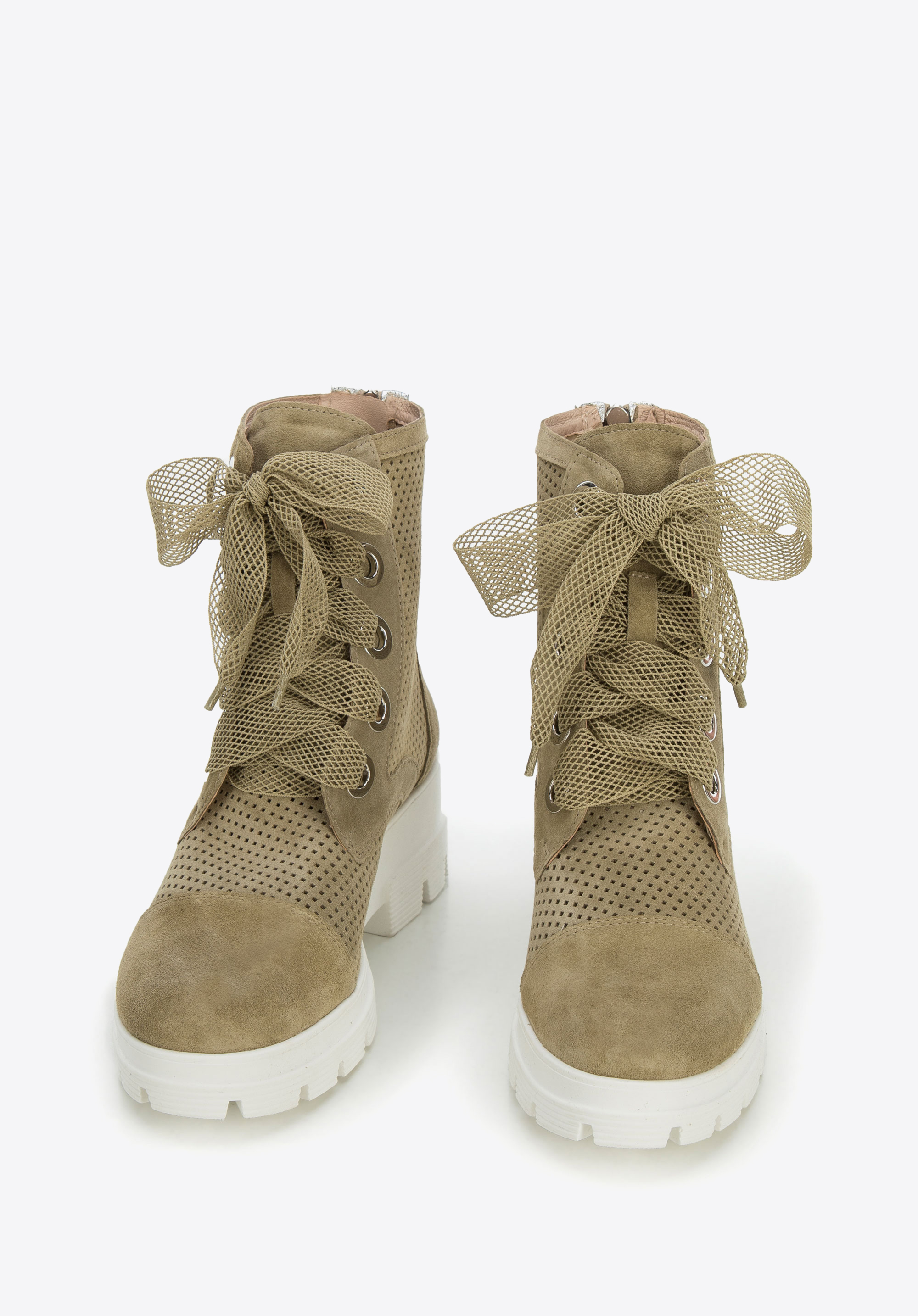 Damskie trapery z ażurowego zamszu